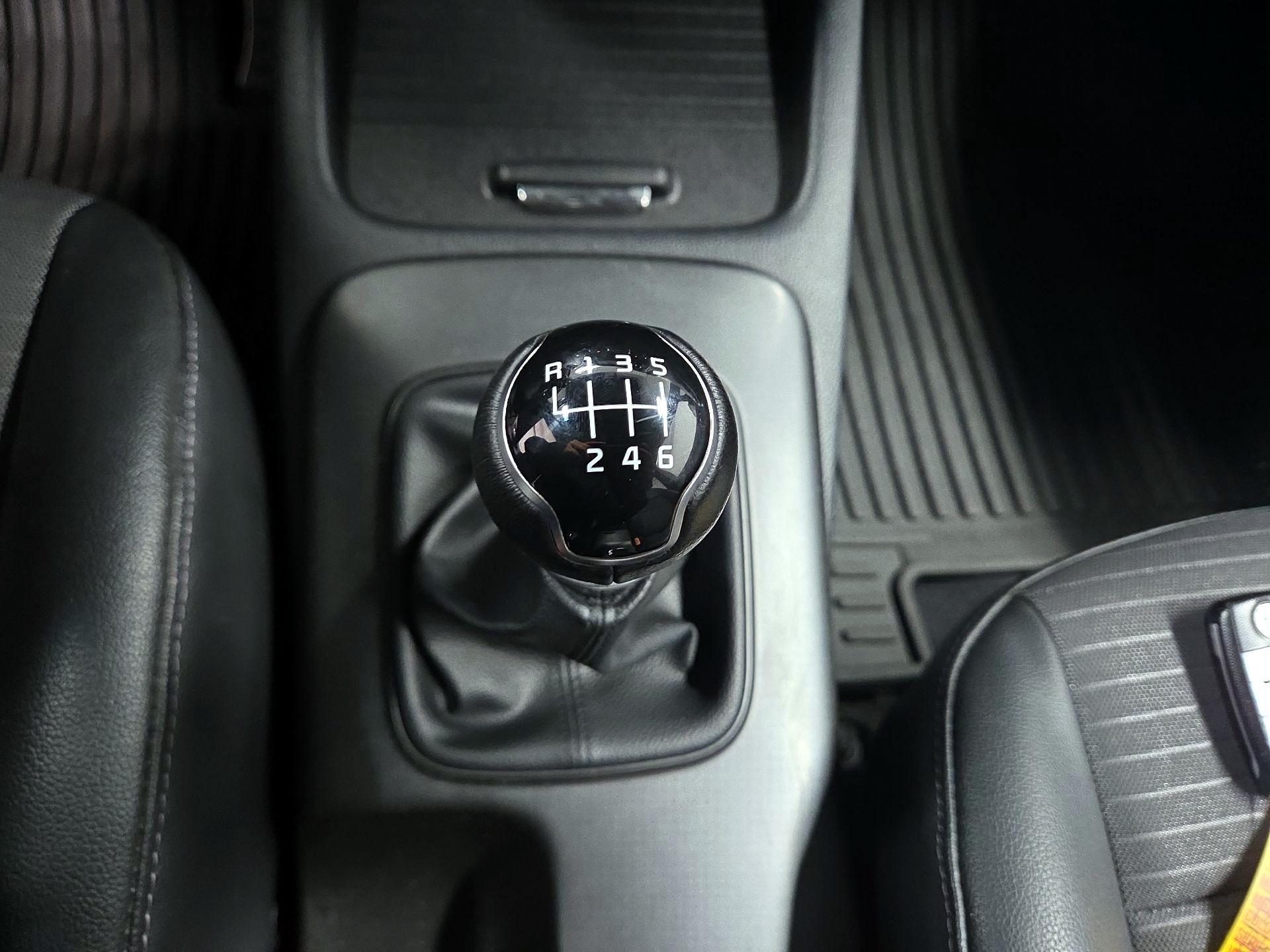Thumbnail: 2015 Kia Forte - 15