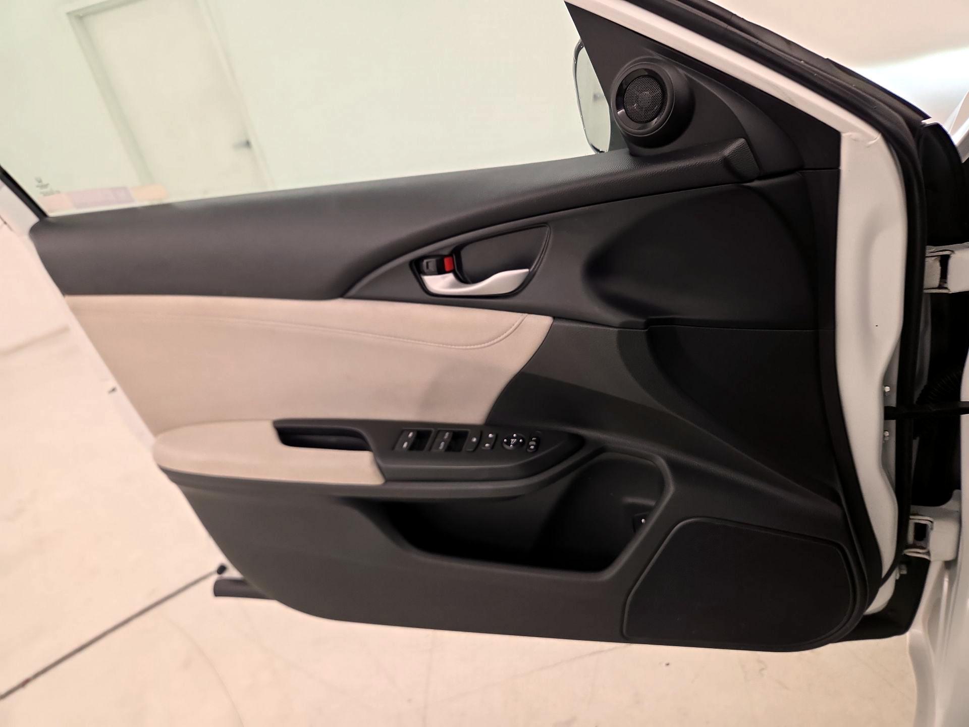 Thumbnail: 2020 Honda Insight - 12