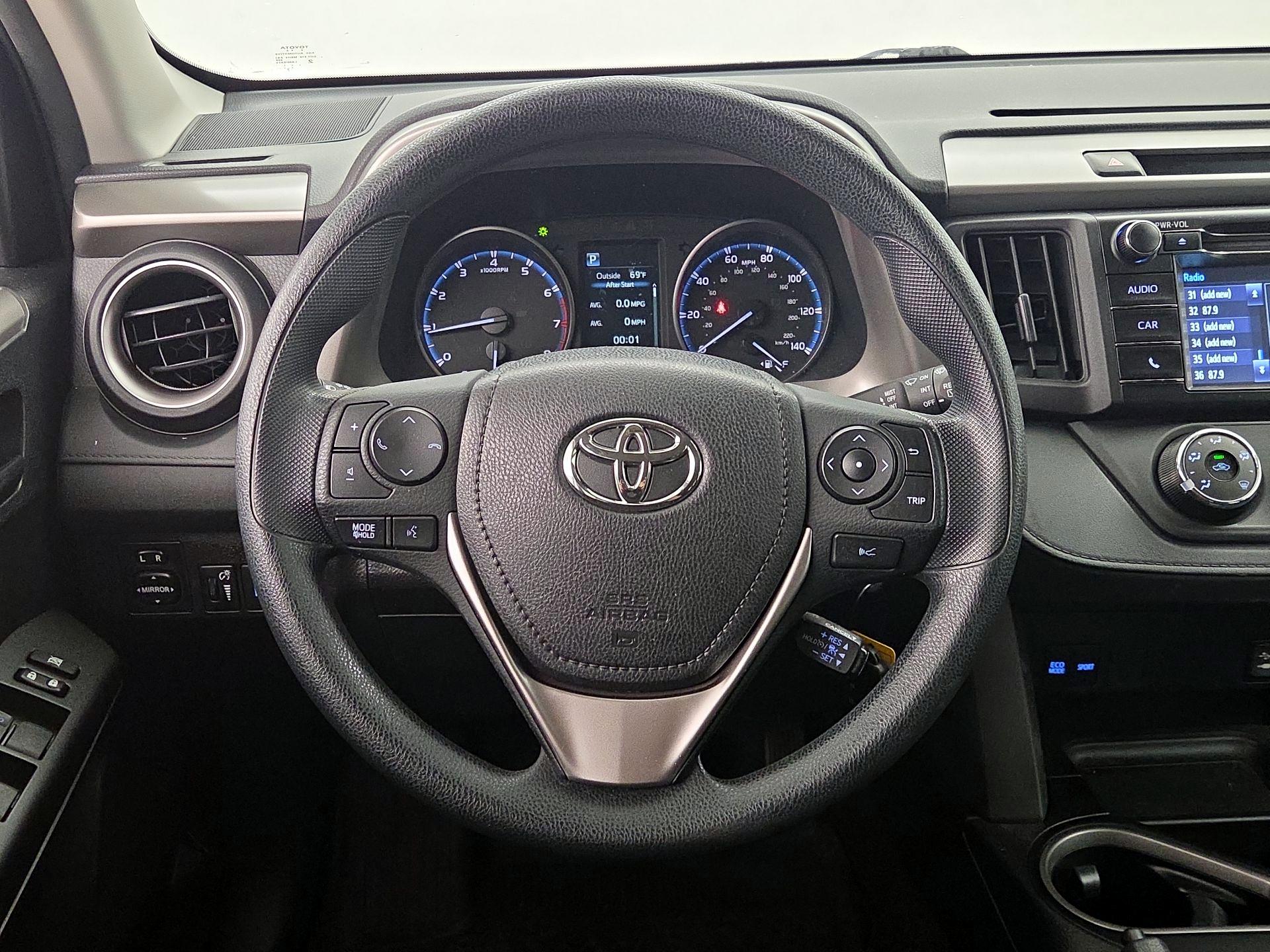 Thumbnail: 2017 Toyota RAV4 - 10