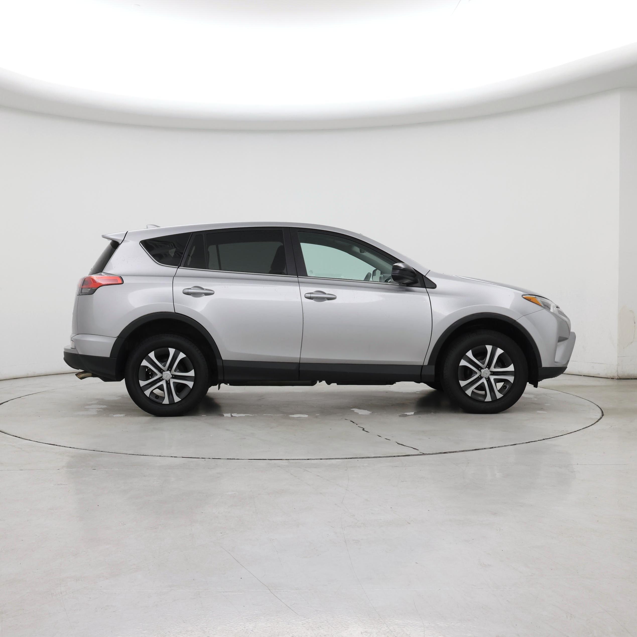 Thumbnail: 2017 Toyota RAV4 - 7