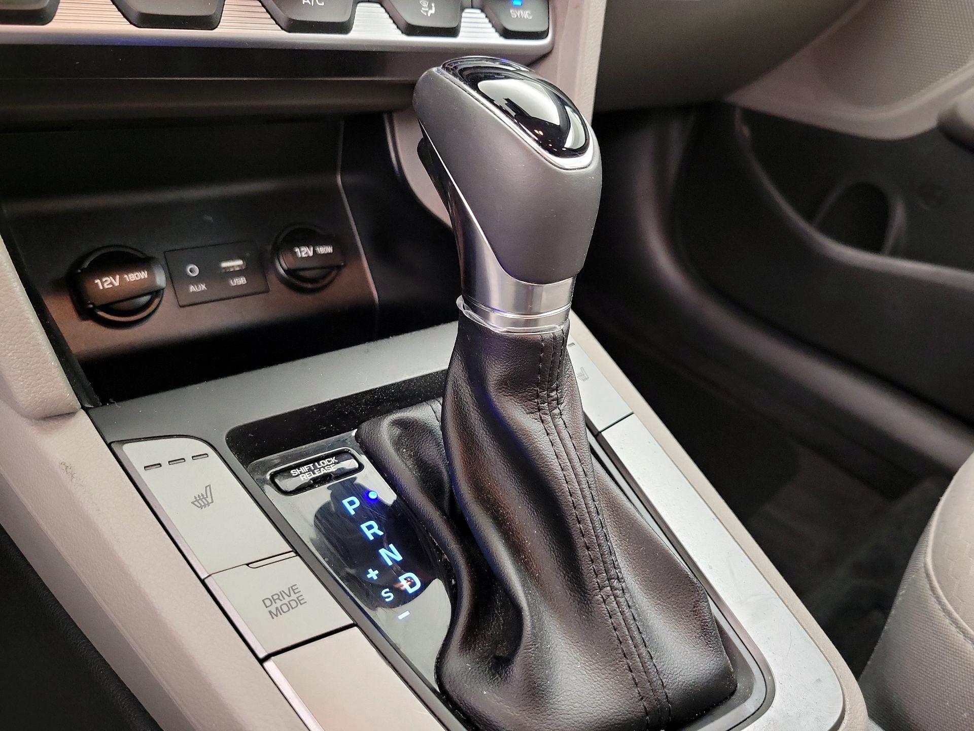 Thumbnail: 2020 Hyundai Elantra - 17