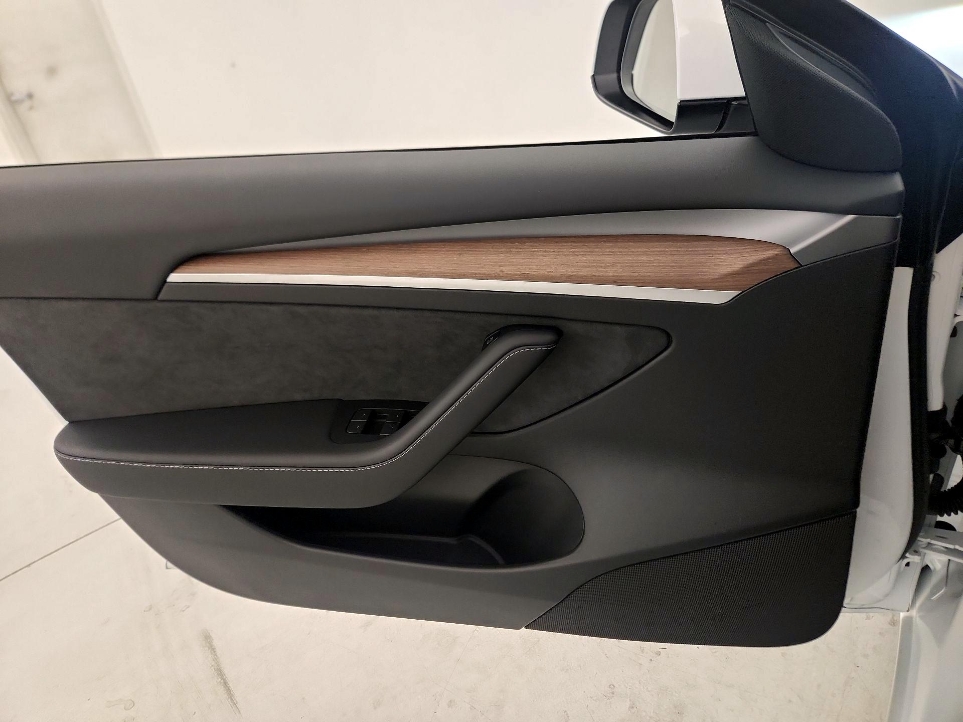 Thumbnail: 2023 Tesla Model 3 - 12