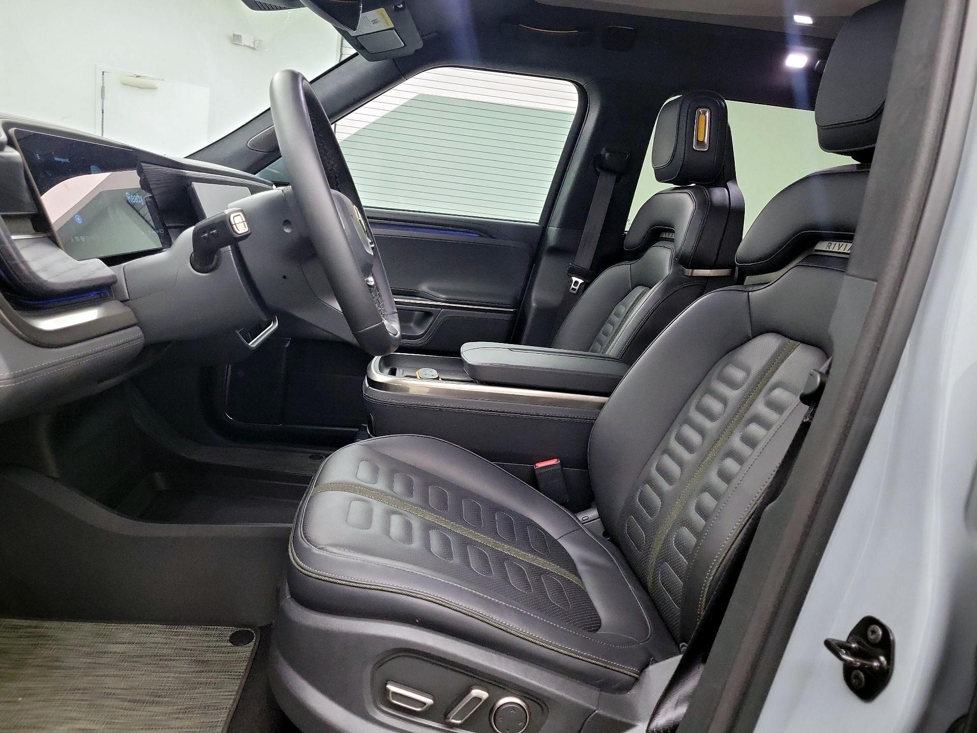 Thumbnail: 2024 Rivian R1S - 11