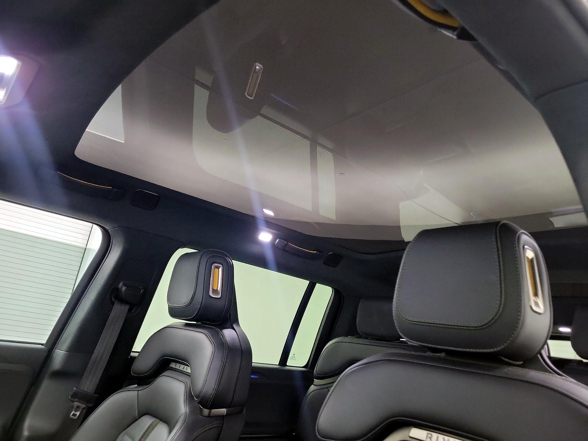Thumbnail: 2024 Rivian R1S - 18