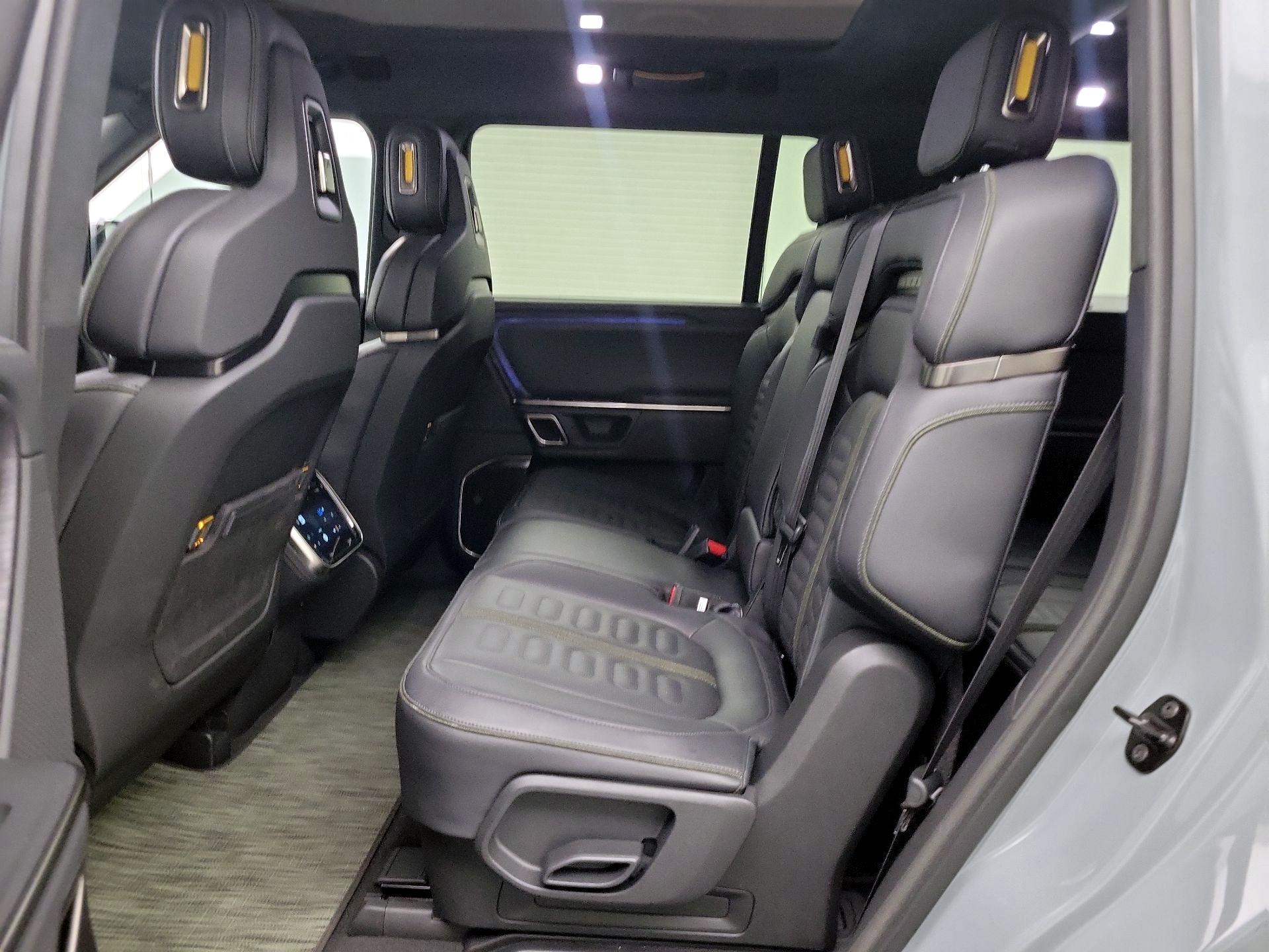 Thumbnail: 2024 Rivian R1S - 19