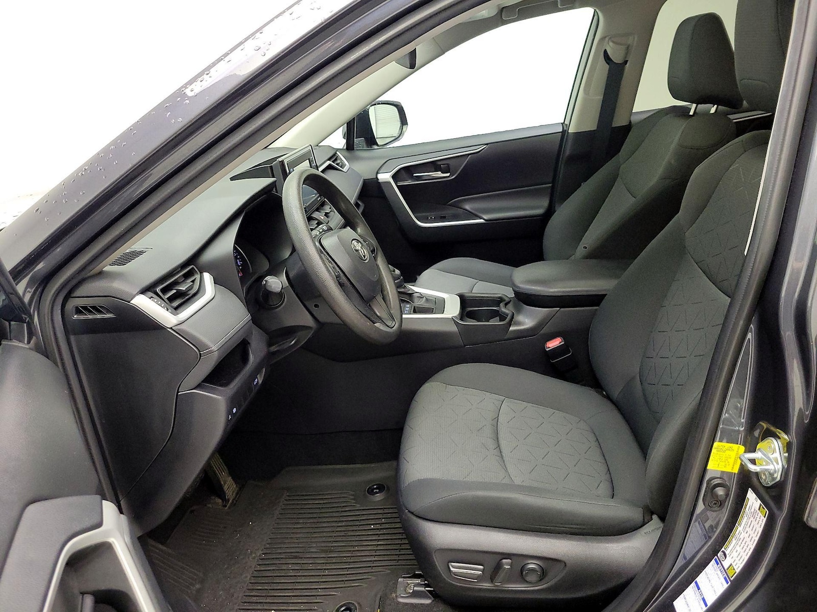 2021 Toyota RAV4 XLE - Photo 12
