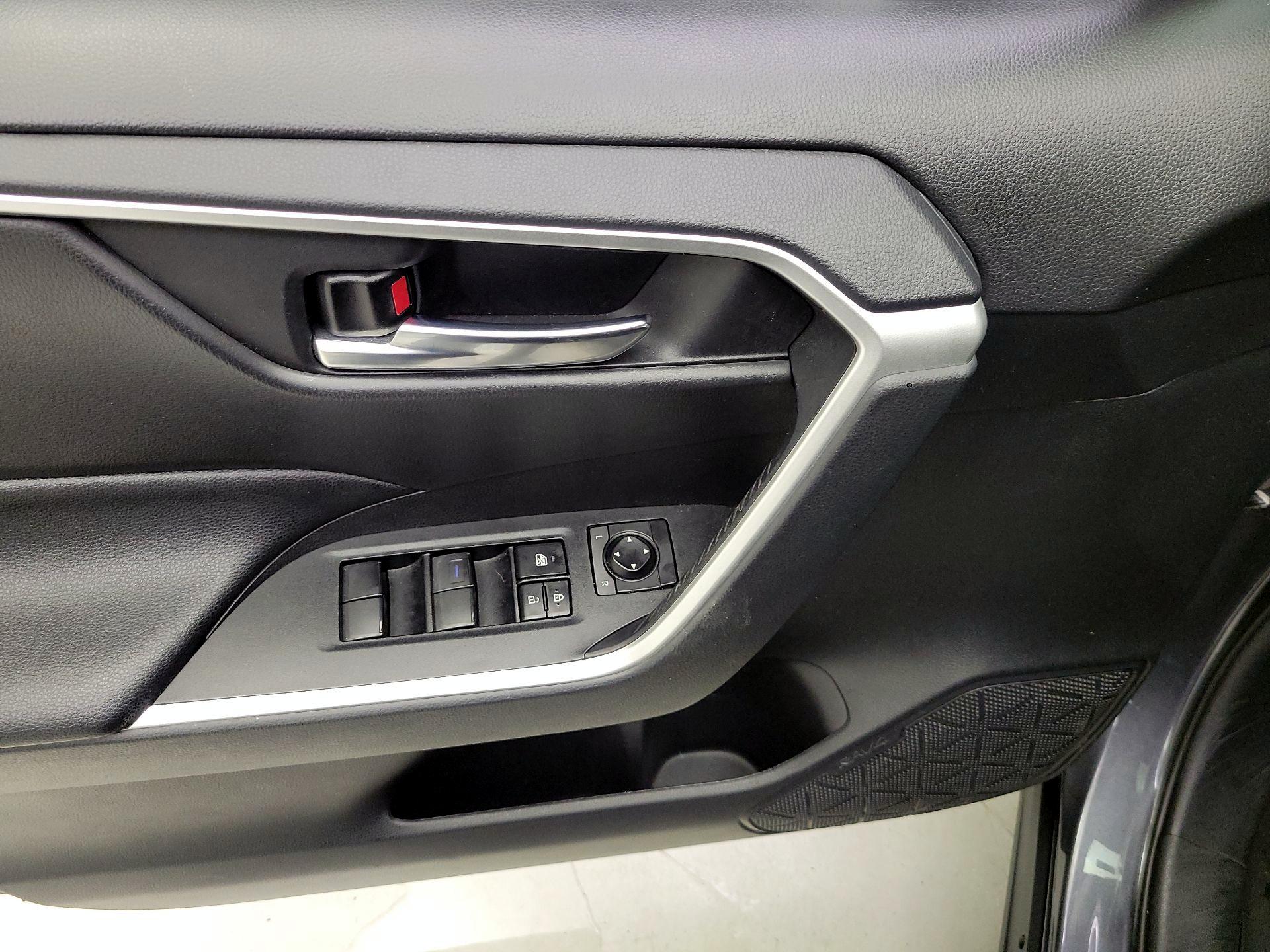 Thumbnail: 2021 Toyota RAV4 - 12