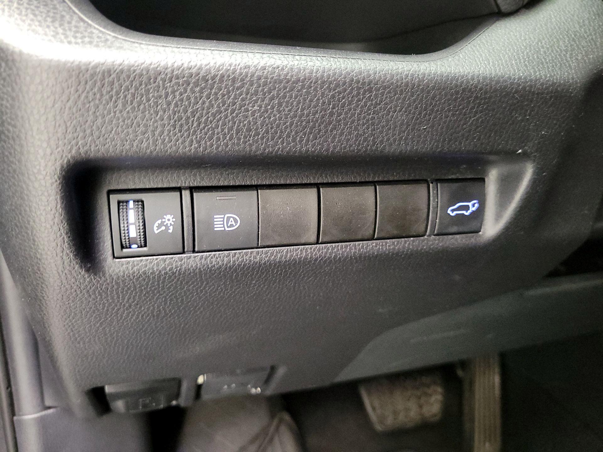 Thumbnail: 2021 Toyota RAV4 - 13