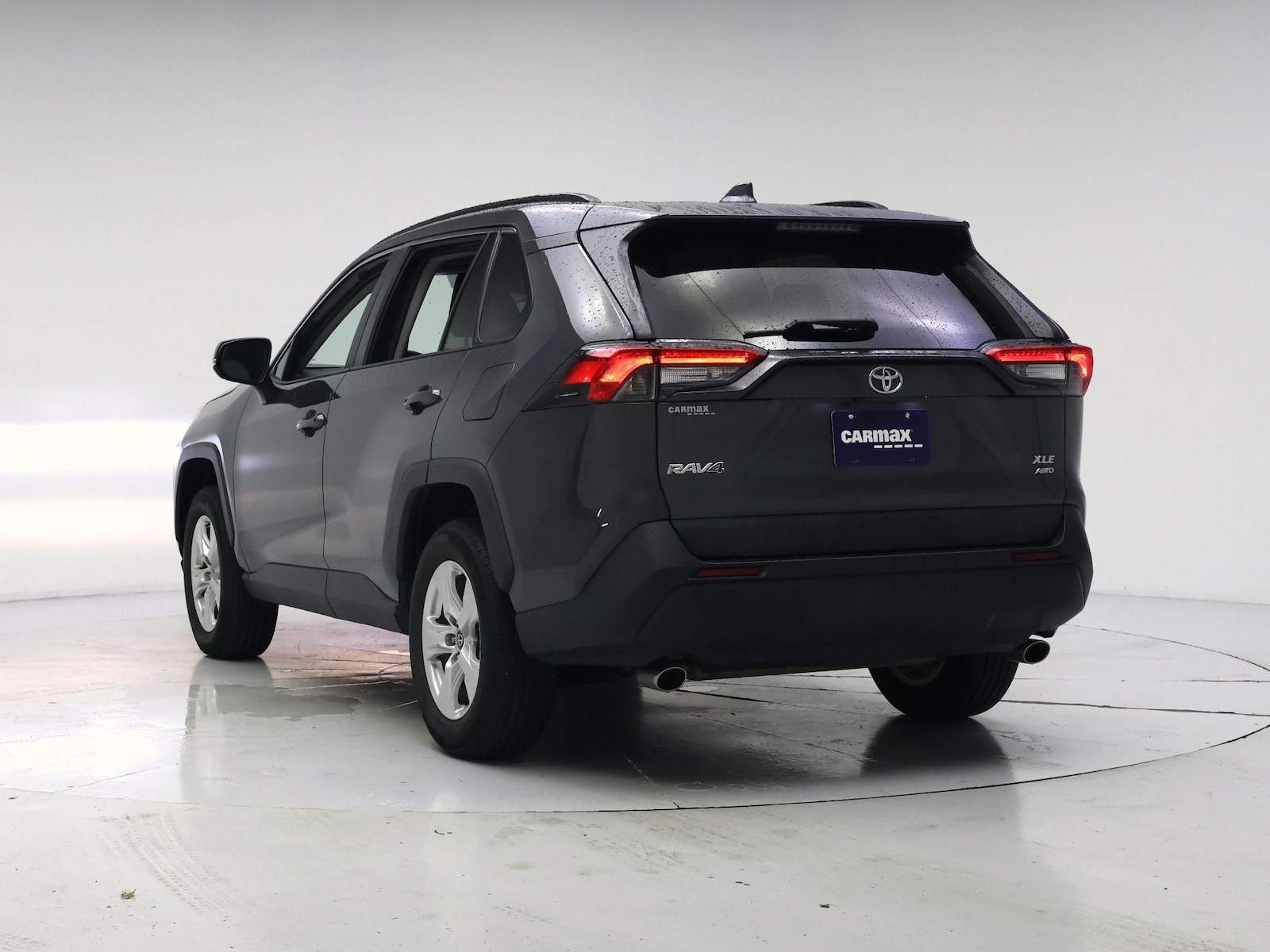 2021 Toyota RAV4 XLE - Photo 3