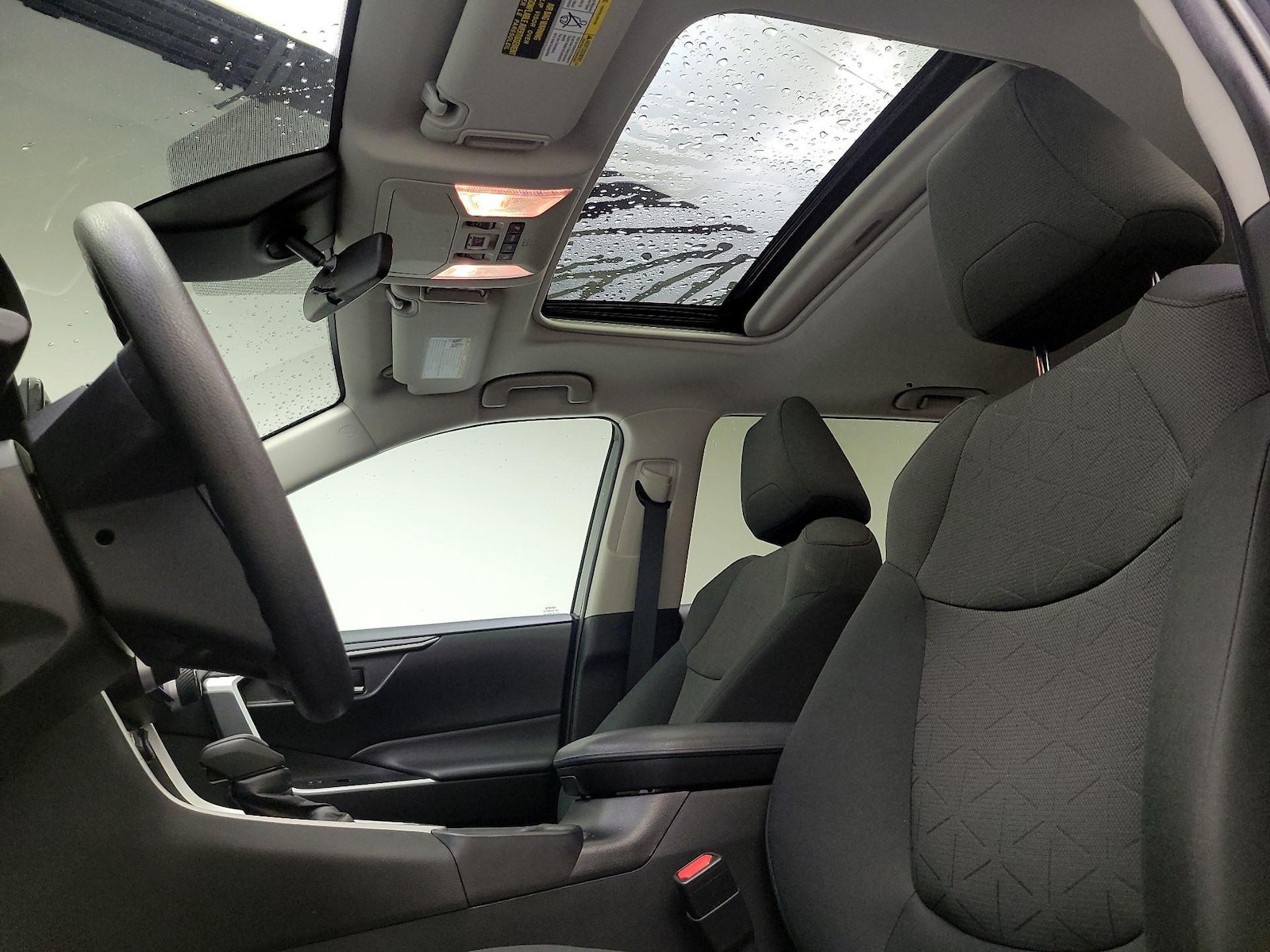 2021 Toyota RAV4 XLE - Photo 21