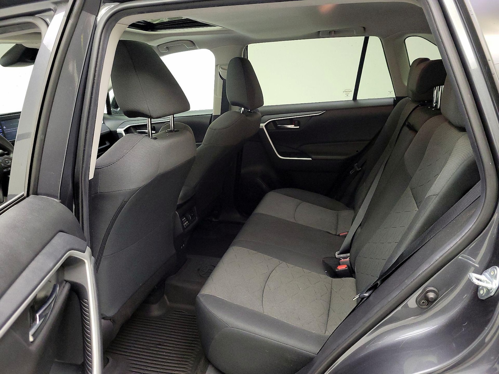 2021 Toyota RAV4 XLE - Photo 22