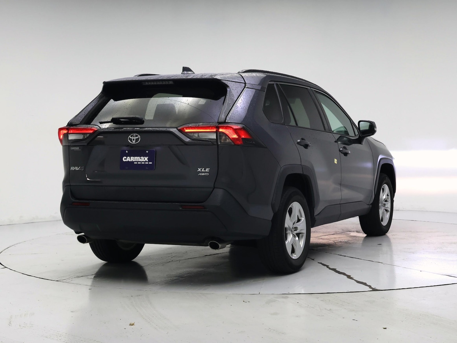 2021 Toyota RAV4 XLE - Photo 9