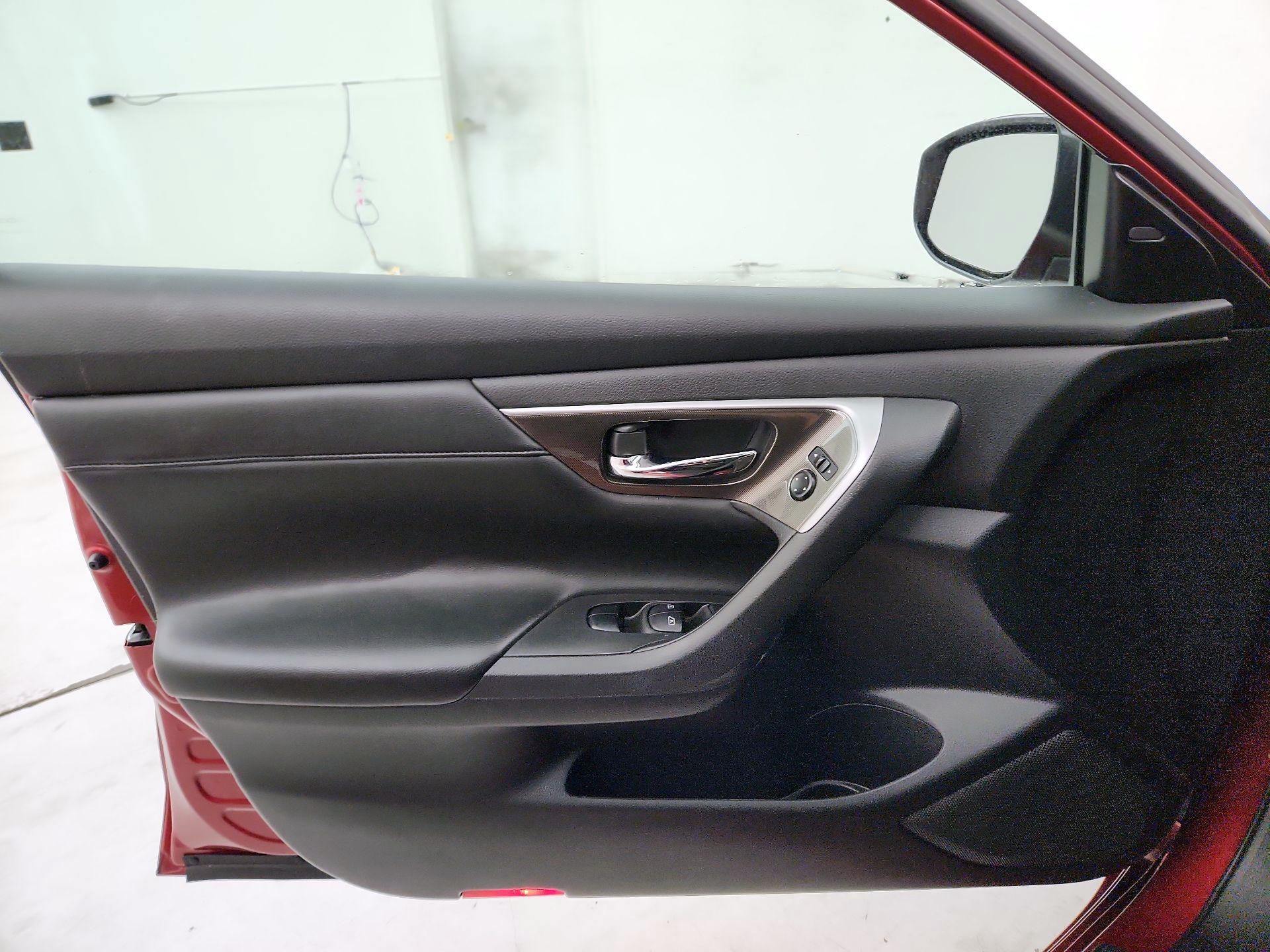 Thumbnail: 2015 Nissan Altima - 12