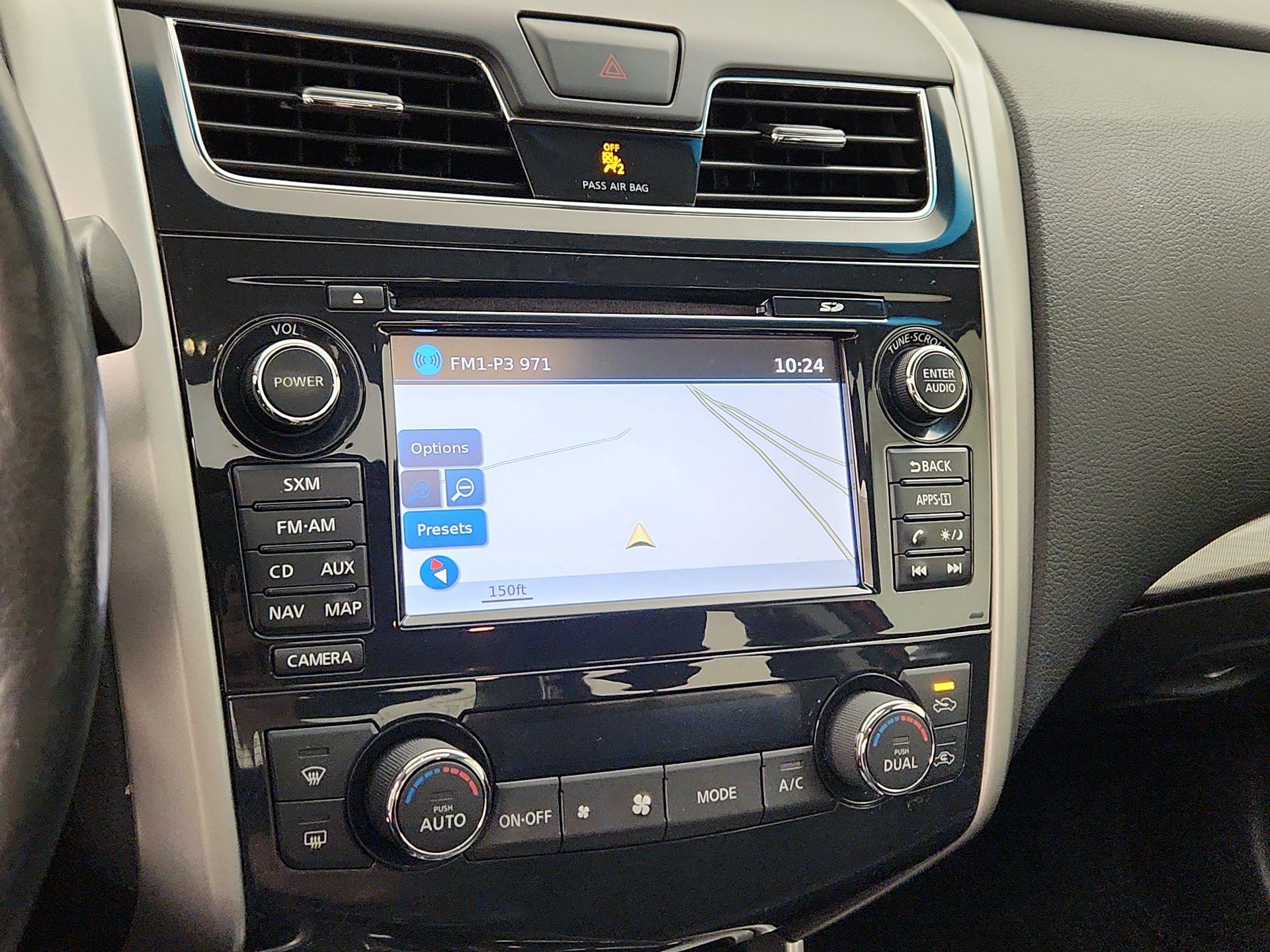 Thumbnail: 2015 Nissan Altima - 14