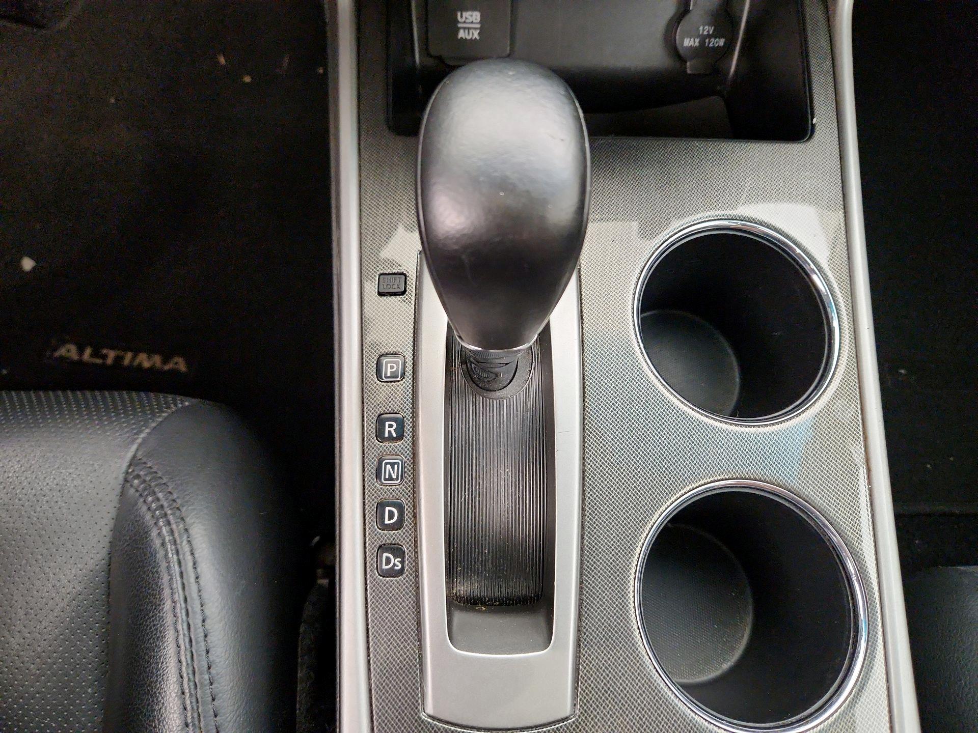 Thumbnail: 2015 Nissan Altima - 18