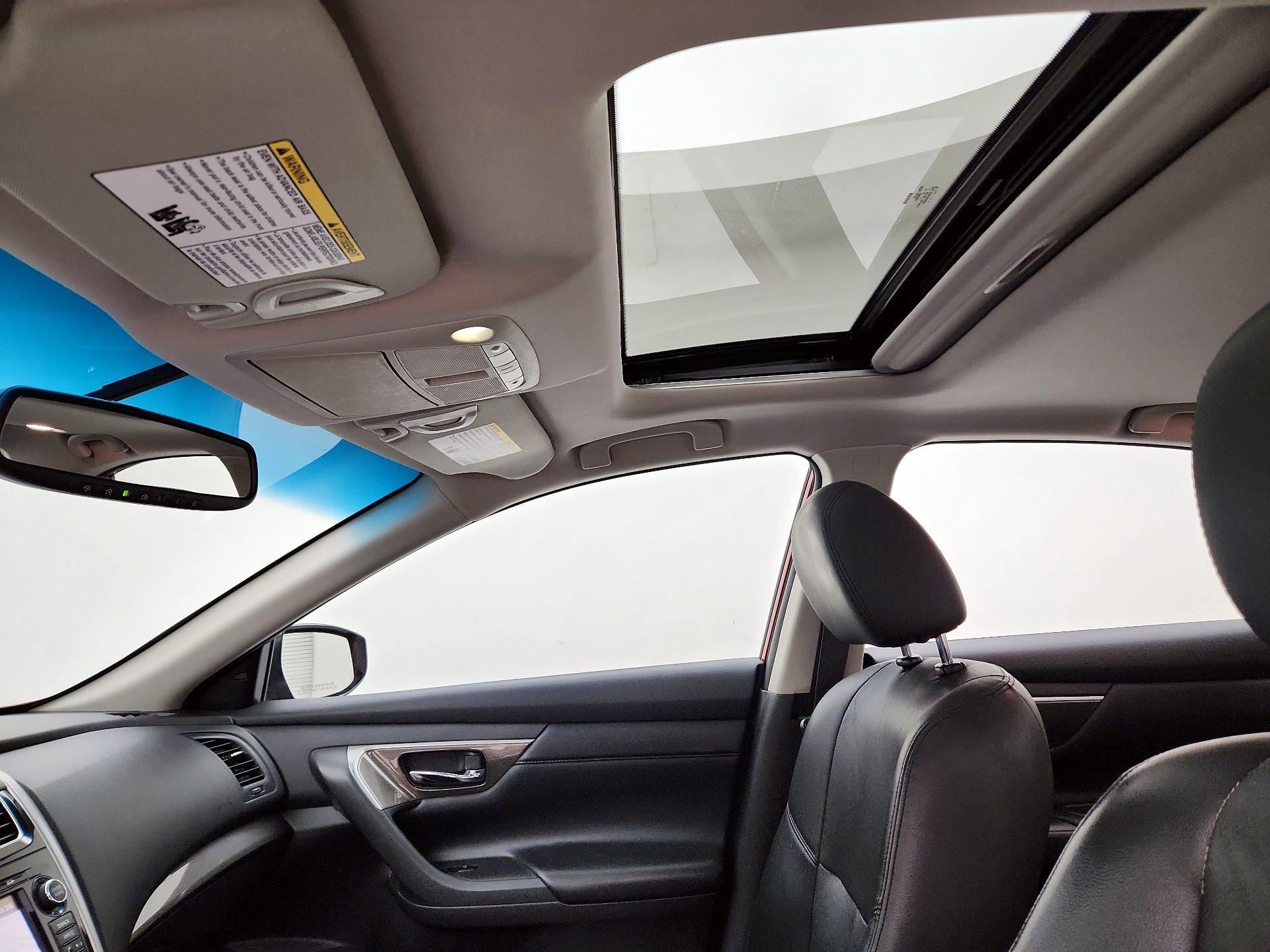 Thumbnail: 2015 Nissan Altima - 20