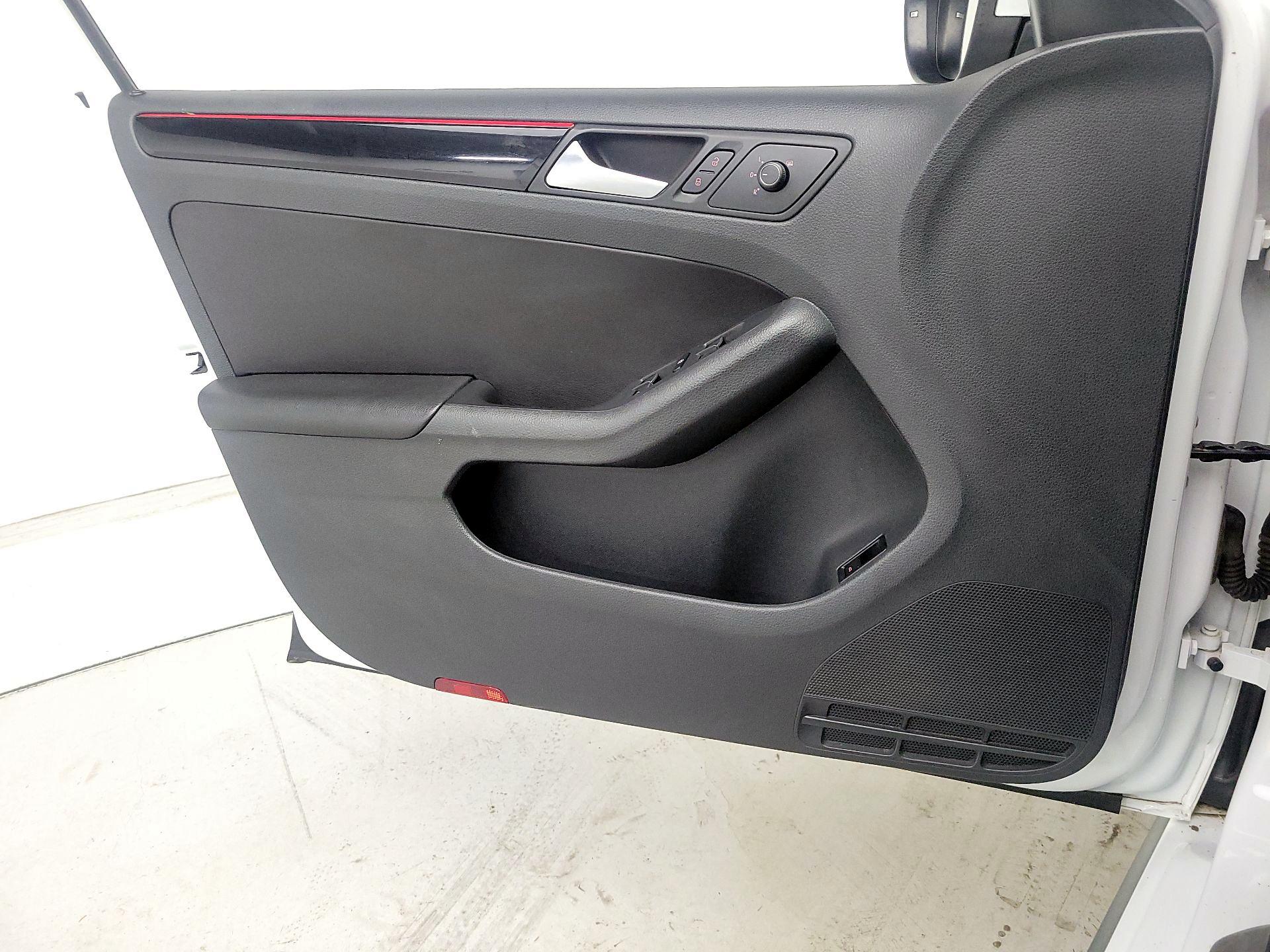Thumbnail: 2016 Volkswagen Jetta - 12