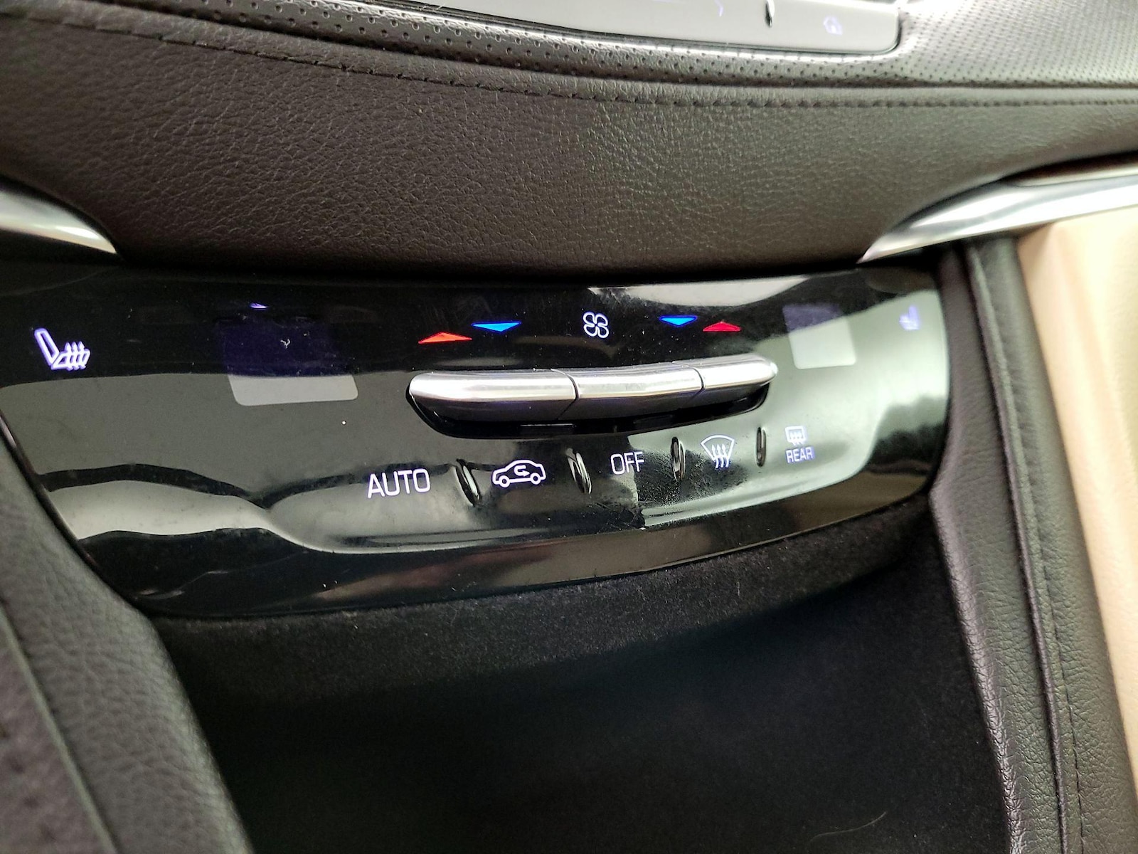 2017 Cadillac XT5 Luxury - Photo 18