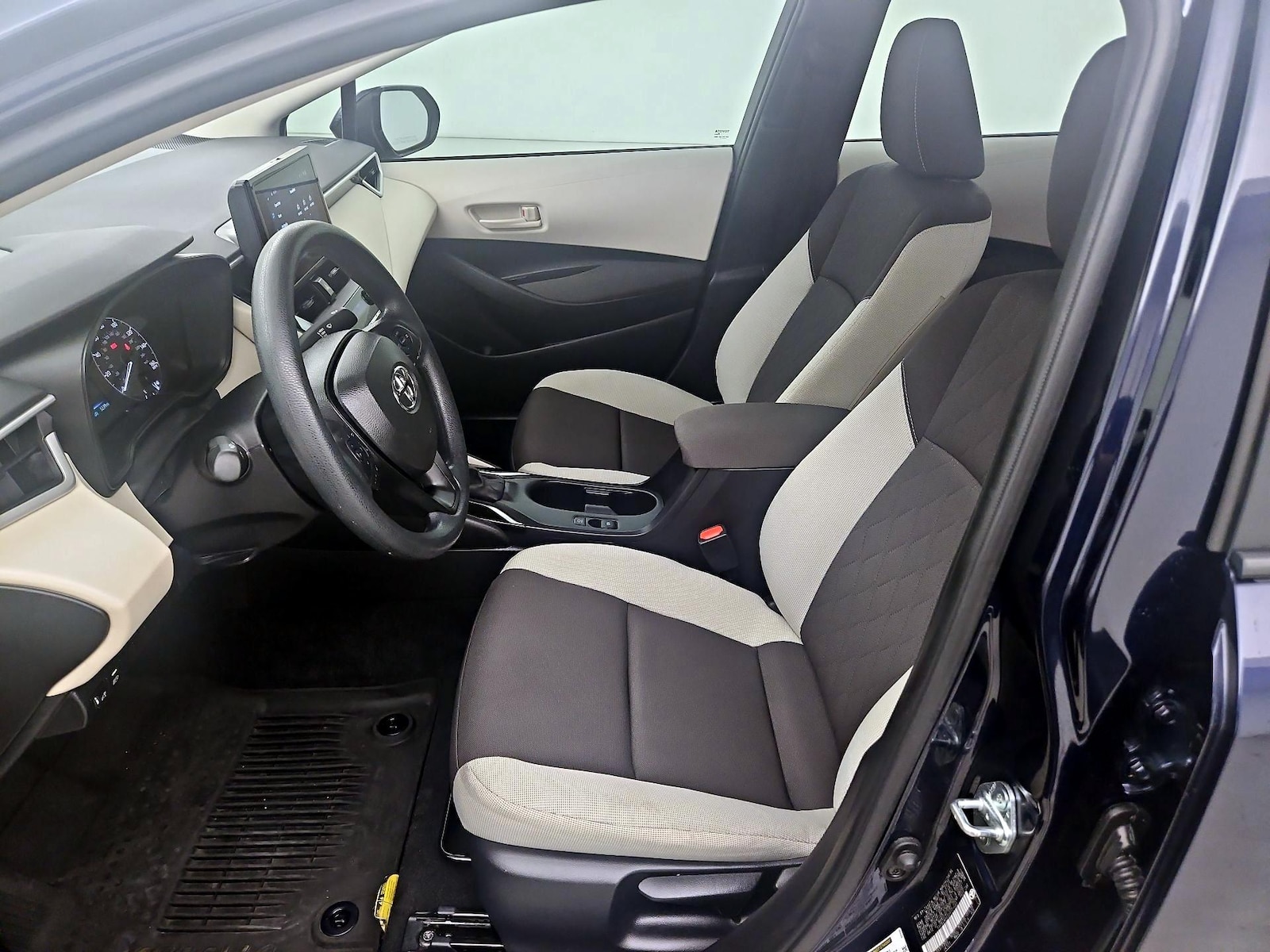 2025 Toyota Corolla LE - Photo 10