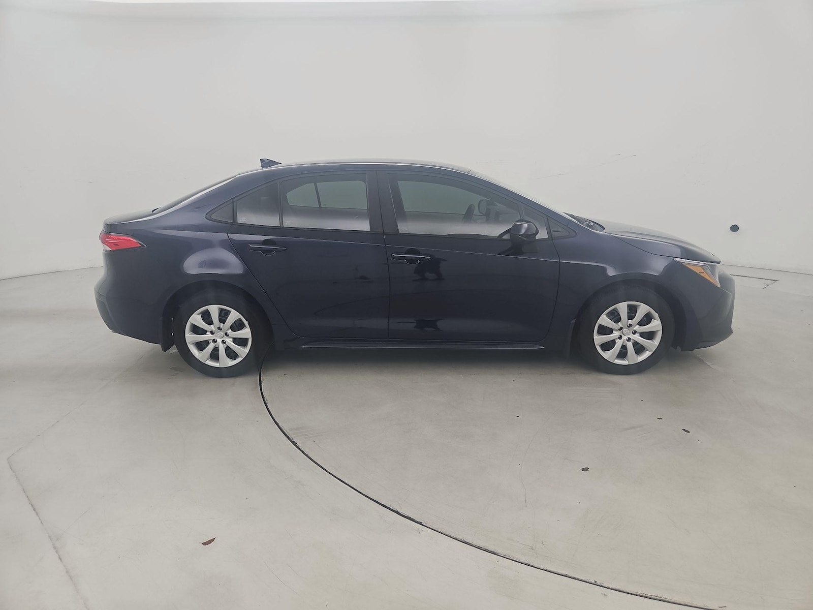 2025 Toyota Corolla LE - Photo 4