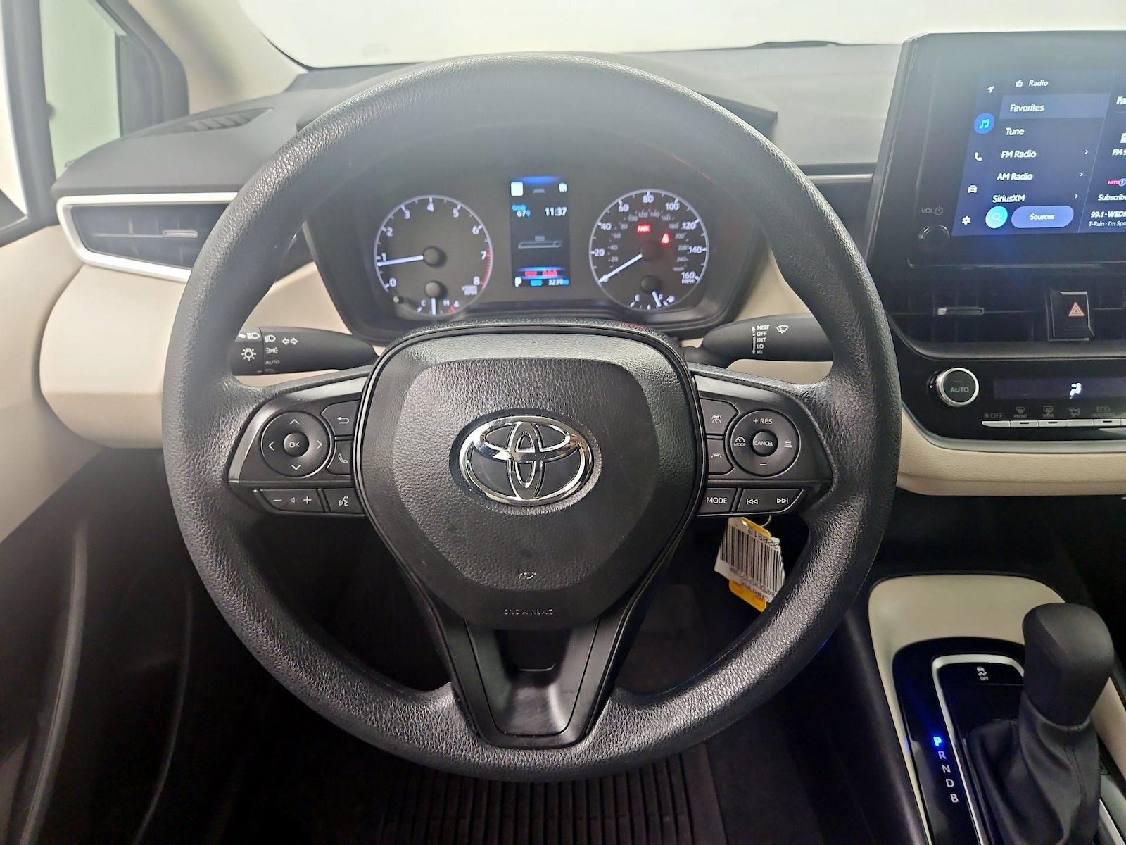 2025 Toyota Corolla LE - Photo 9