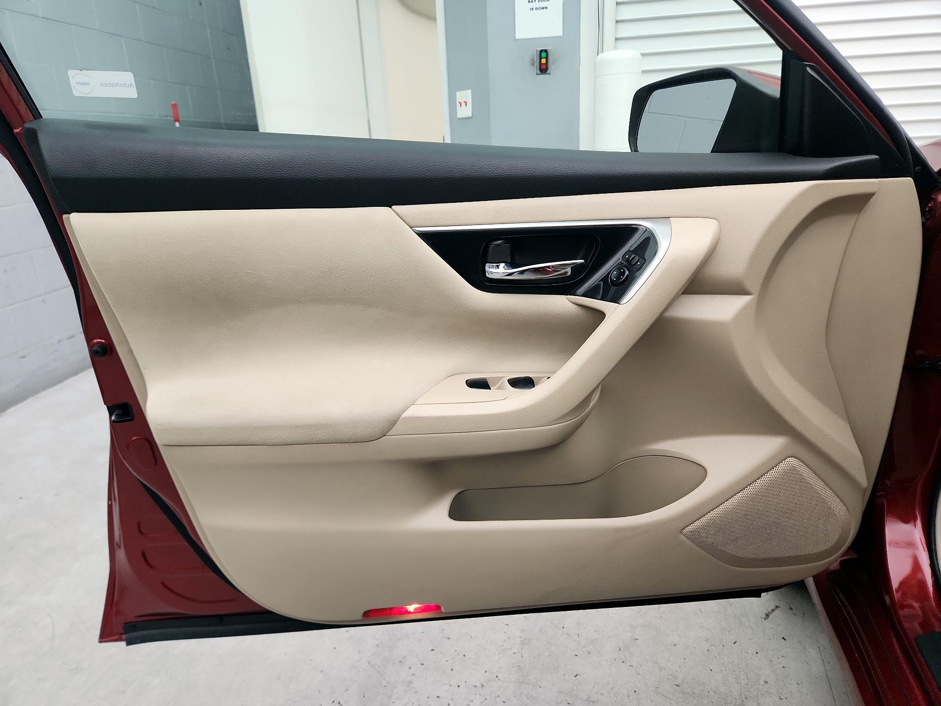 Thumbnail: 2014 Nissan Altima - 12