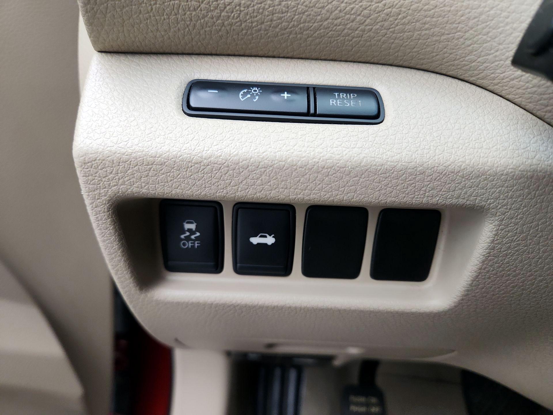 Thumbnail: 2014 Nissan Altima - 13