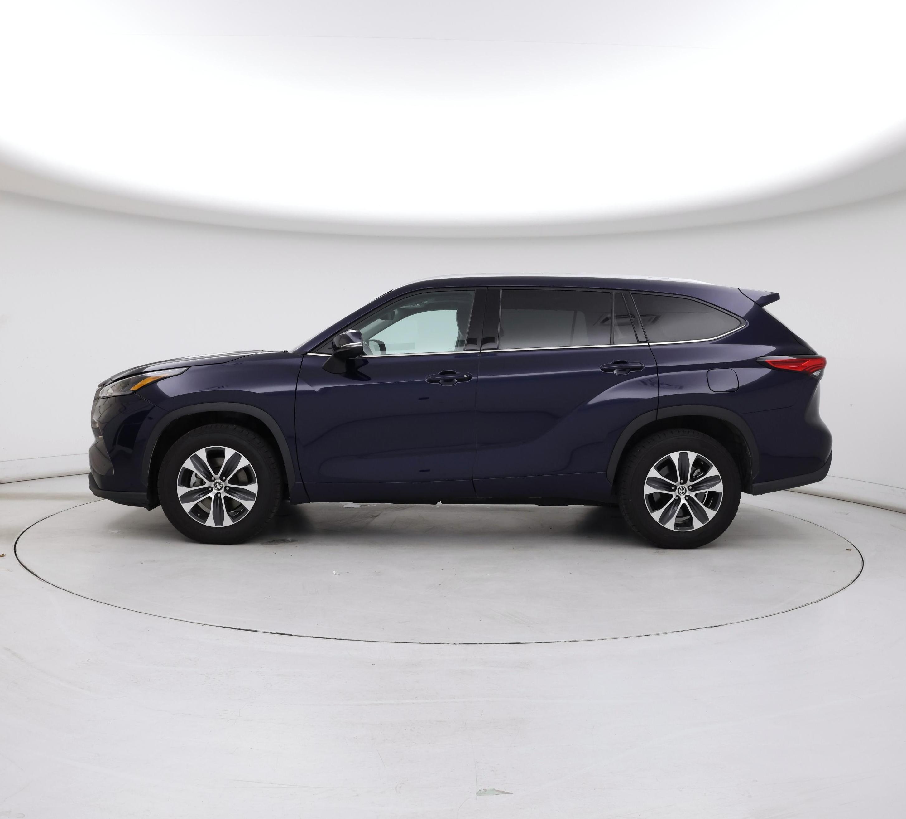Thumbnail: 2022 Toyota Highlander - 3