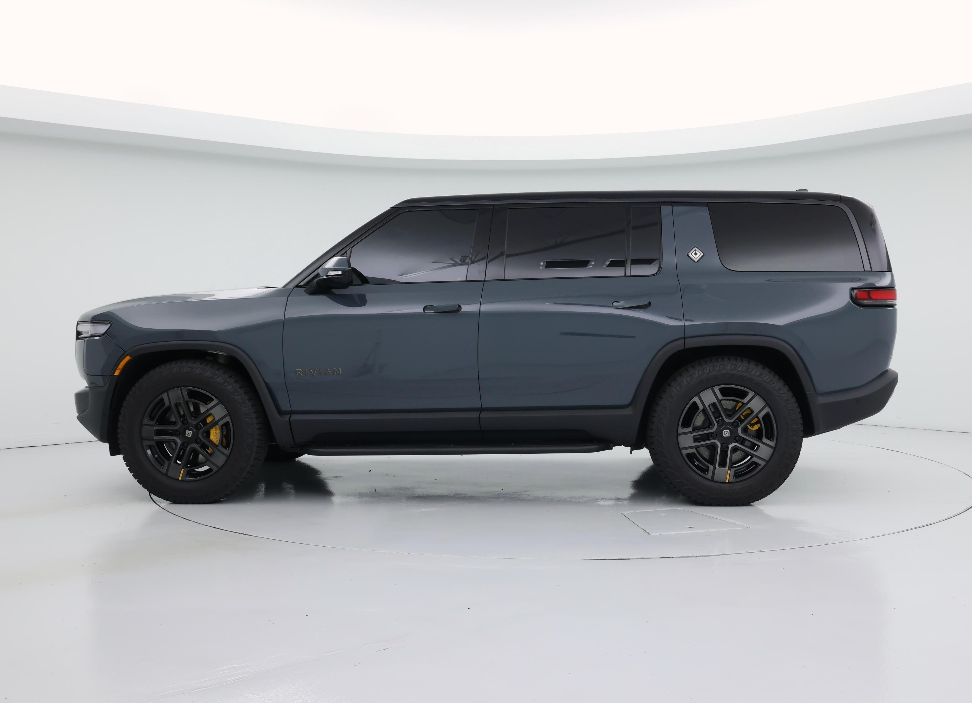 Thumbnail: 2025 Rivian R1S - 3