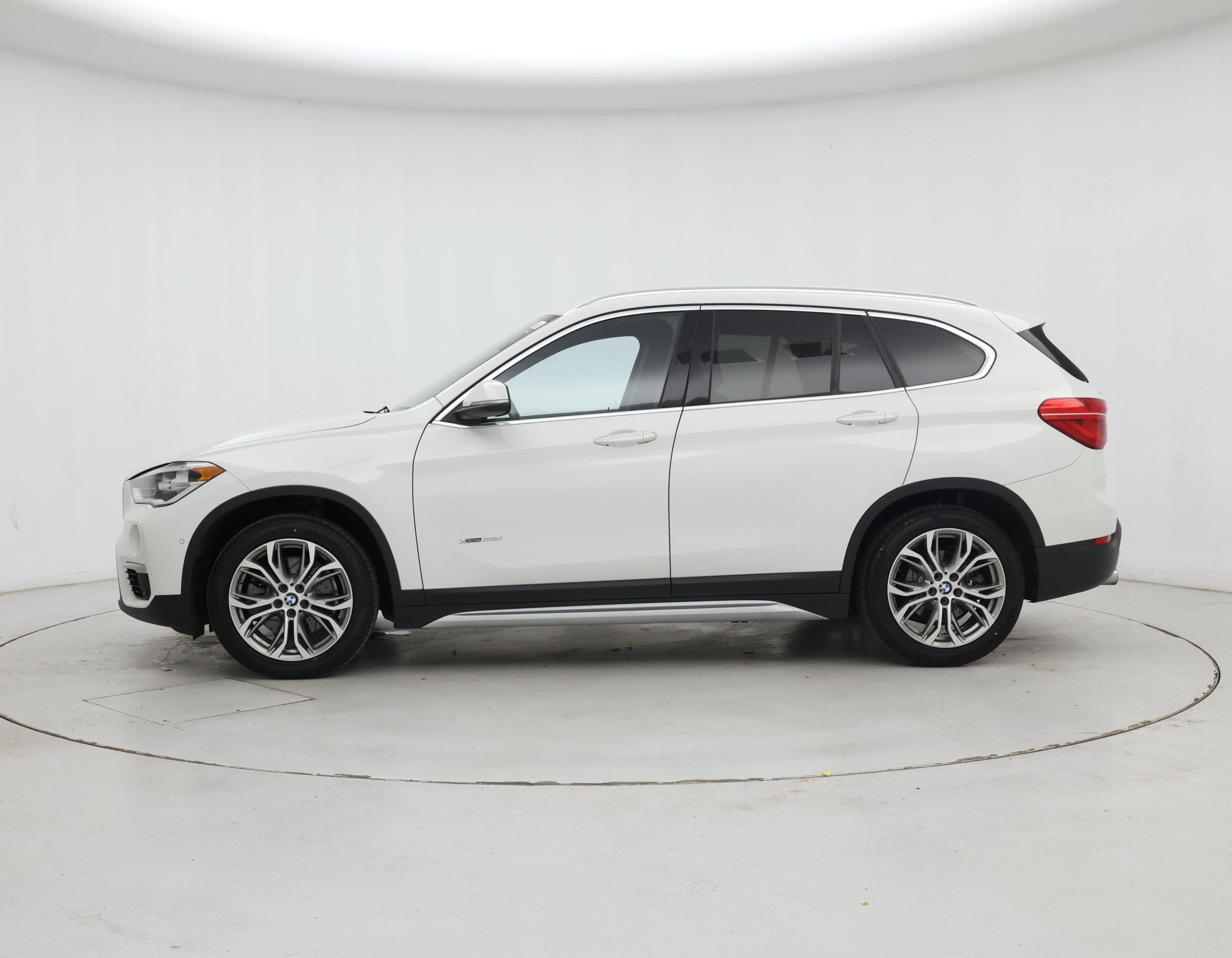 Thumbnail: 2017 BMW X1 - 3