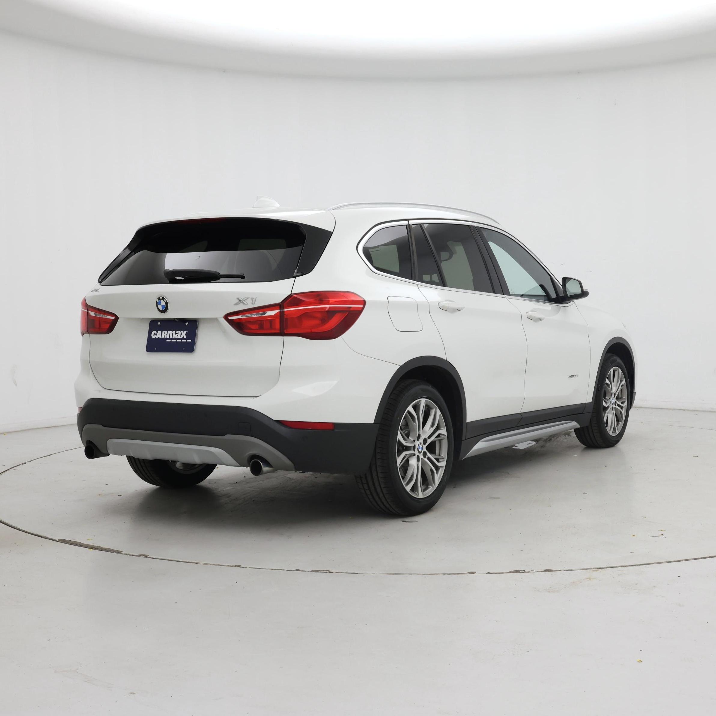 Thumbnail: 2017 BMW X1 - 8
