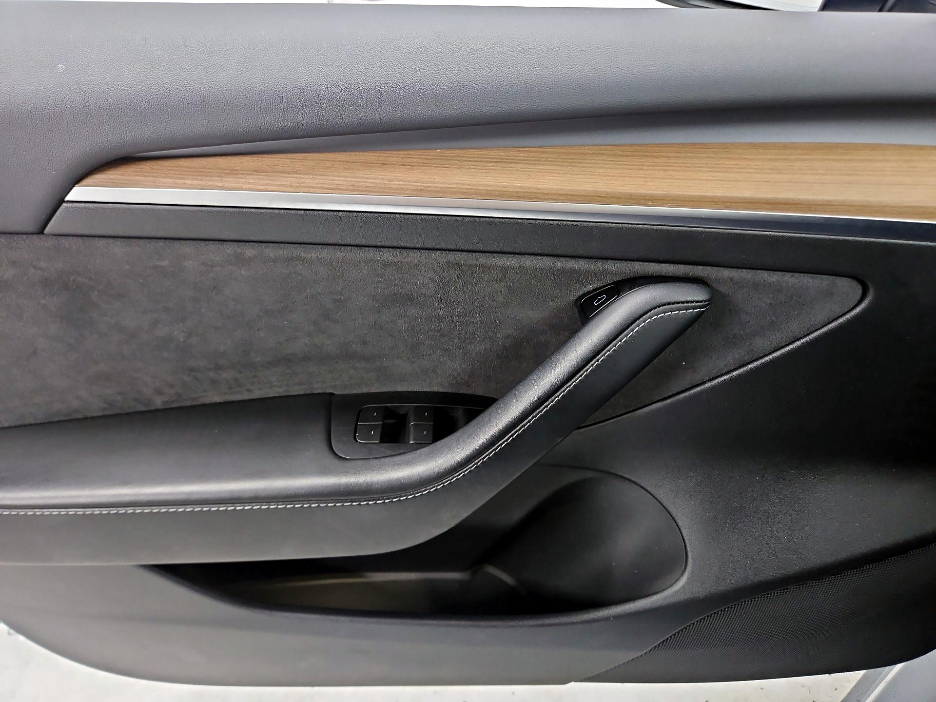 Thumbnail: 2021 Tesla Model 3 - 12
