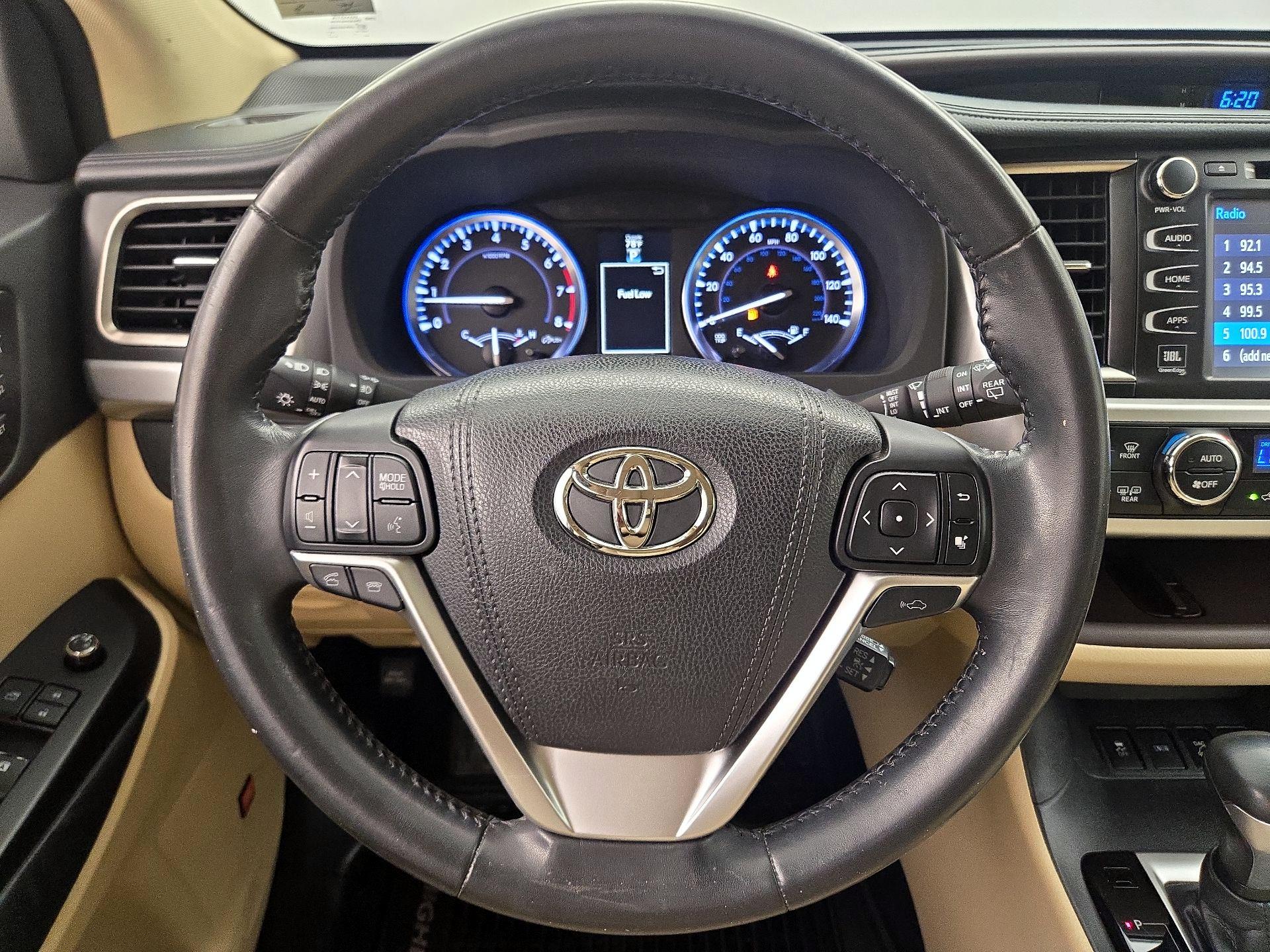 Thumbnail: 2015 Toyota Highlander - 10