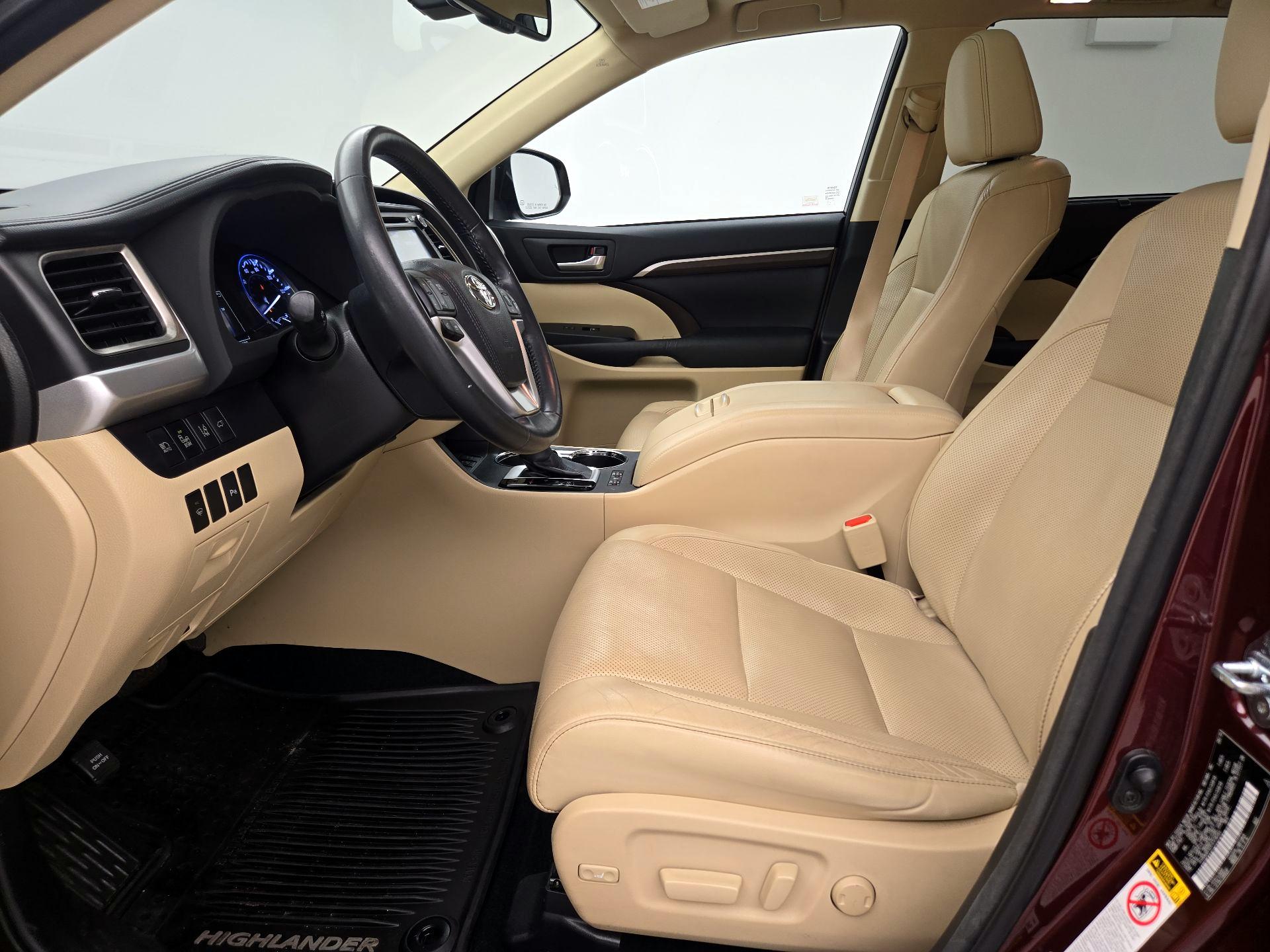 Thumbnail: 2015 Toyota Highlander - 11