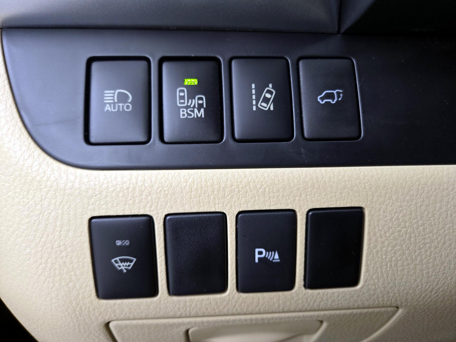 Thumbnail: 2015 Toyota Highlander - 13