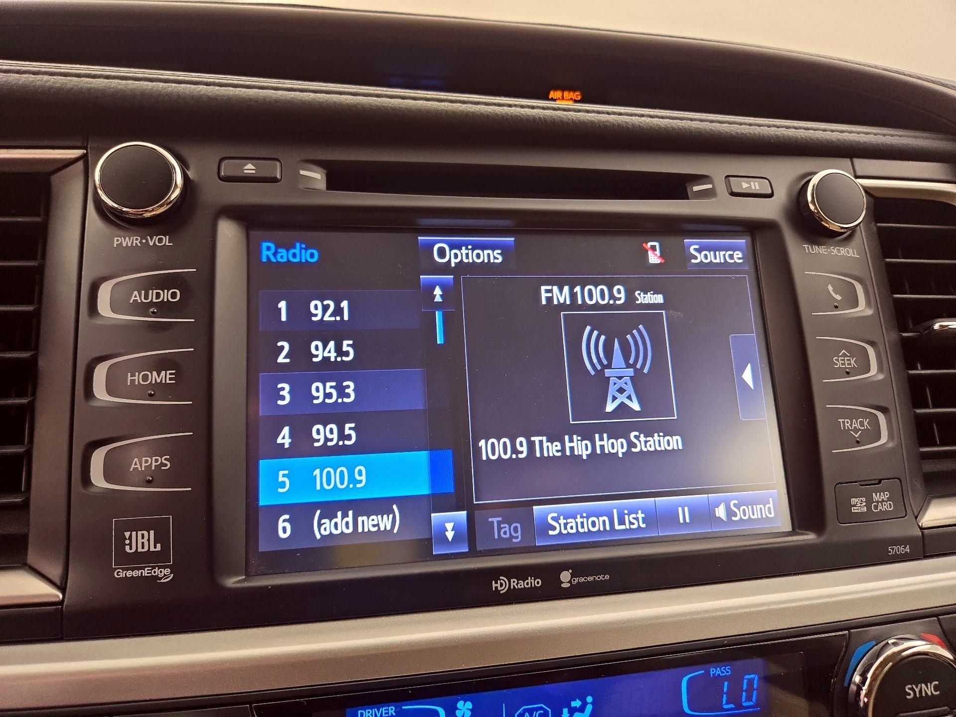 Thumbnail: 2015 Toyota Highlander - 15
