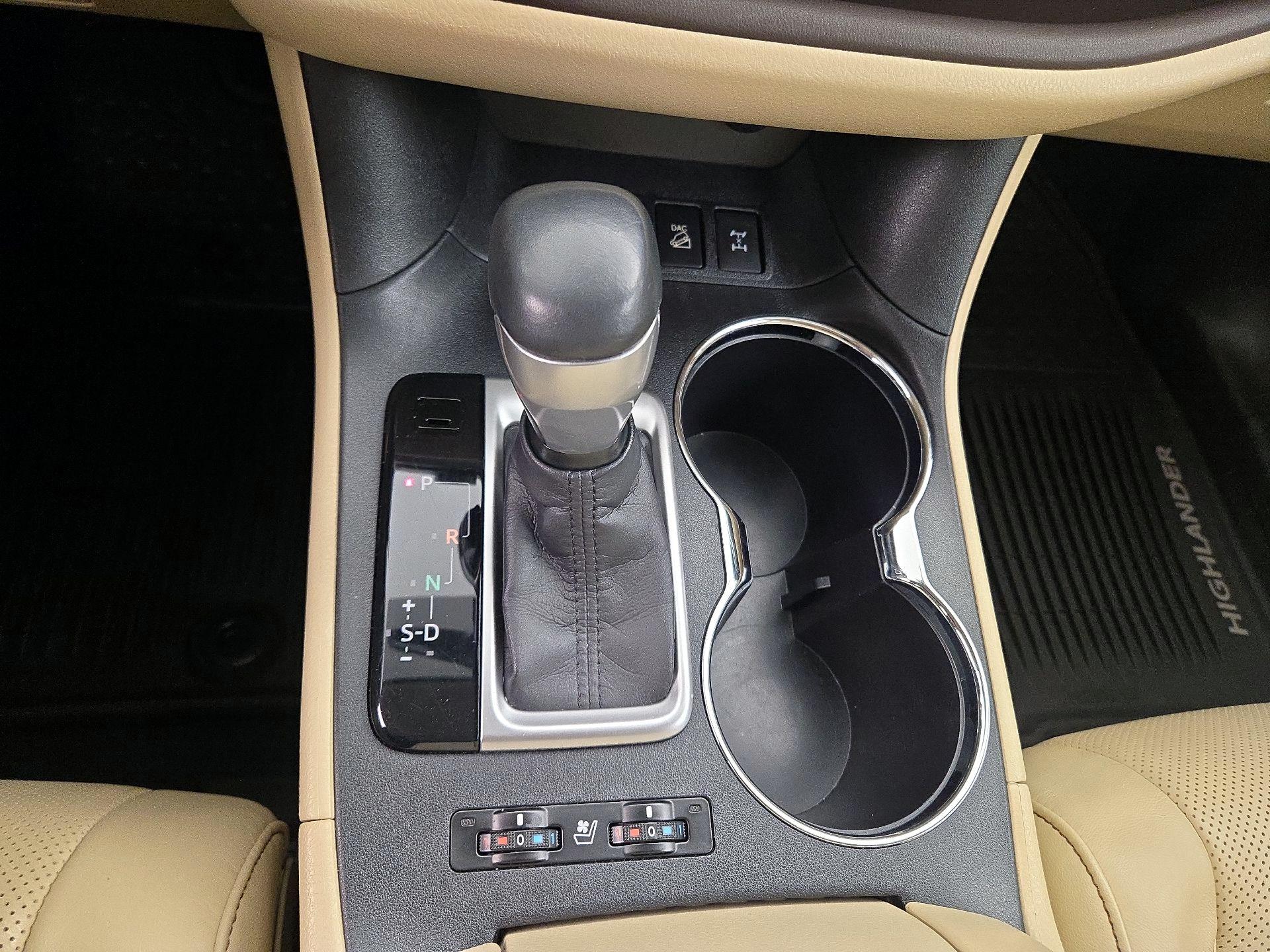 Thumbnail: 2015 Toyota Highlander - 17