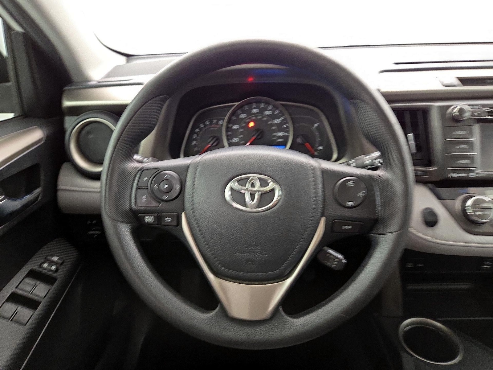 2015 Toyota RAV4 XLE - Photo 11
