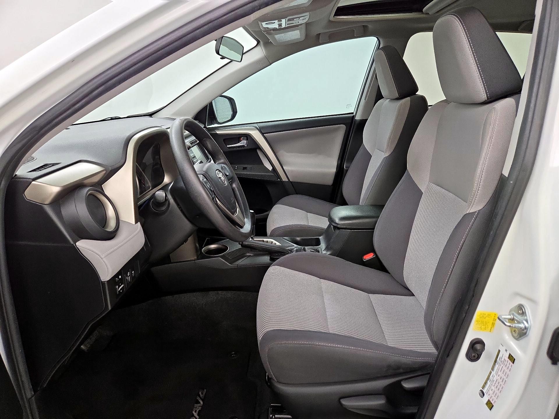 Thumbnail: 2015 Toyota RAV4 - 11