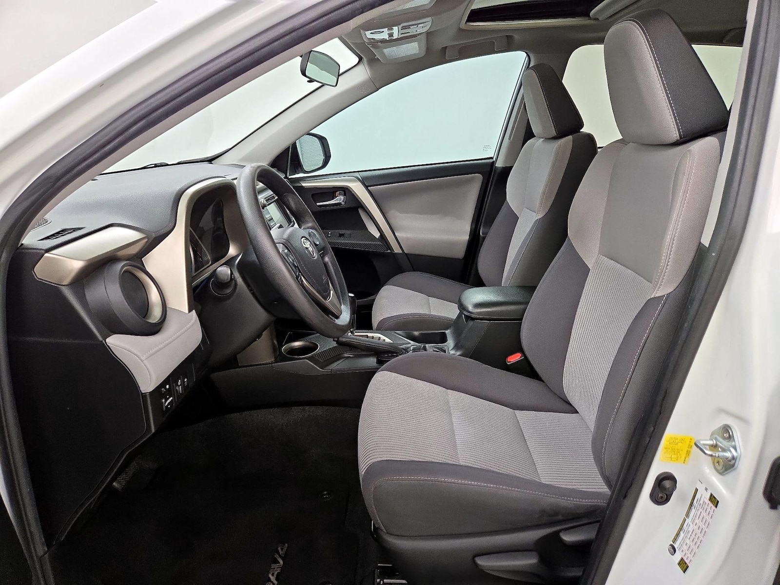 2015 Toyota RAV4 XLE - Photo 12