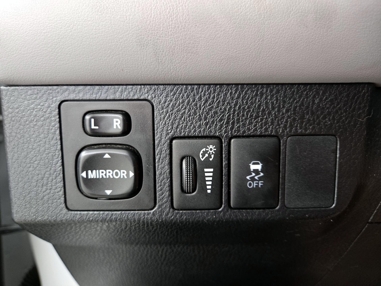 2015 Toyota RAV4 XLE - Photo 14