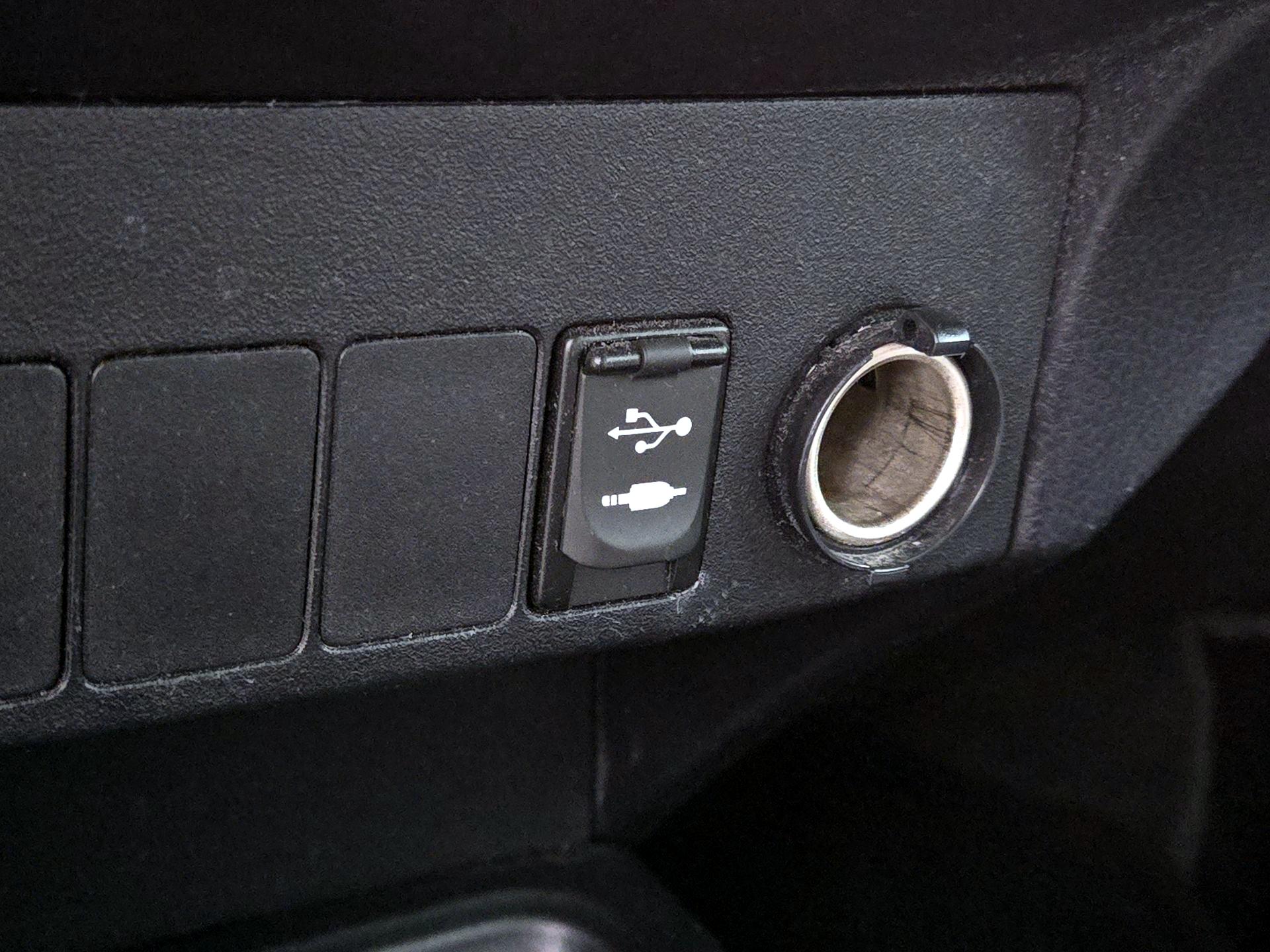 Thumbnail: 2015 Toyota RAV4 - 18