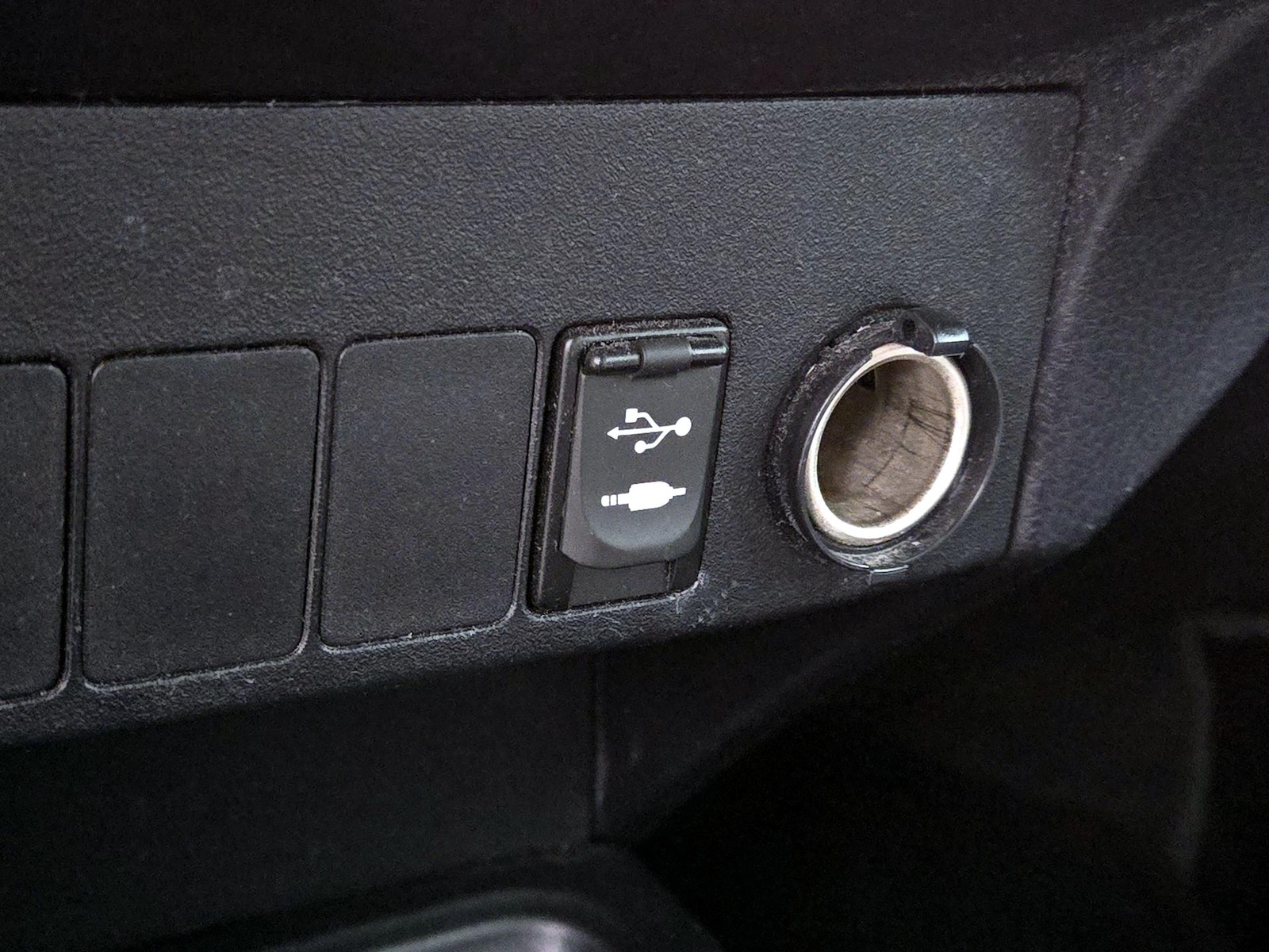 2015 Toyota RAV4 XLE - Photo 19