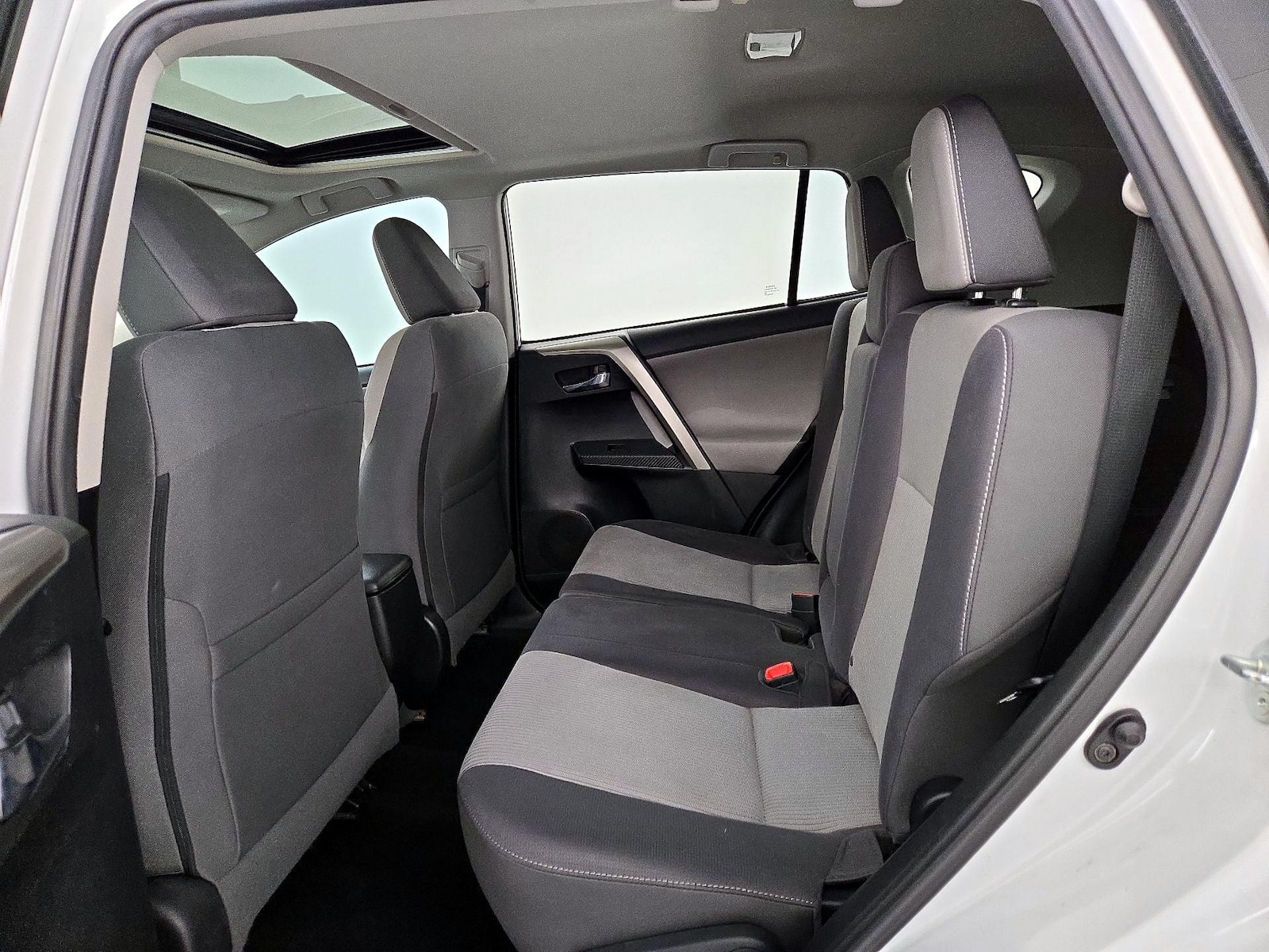 2015 Toyota RAV4 XLE - Photo 21
