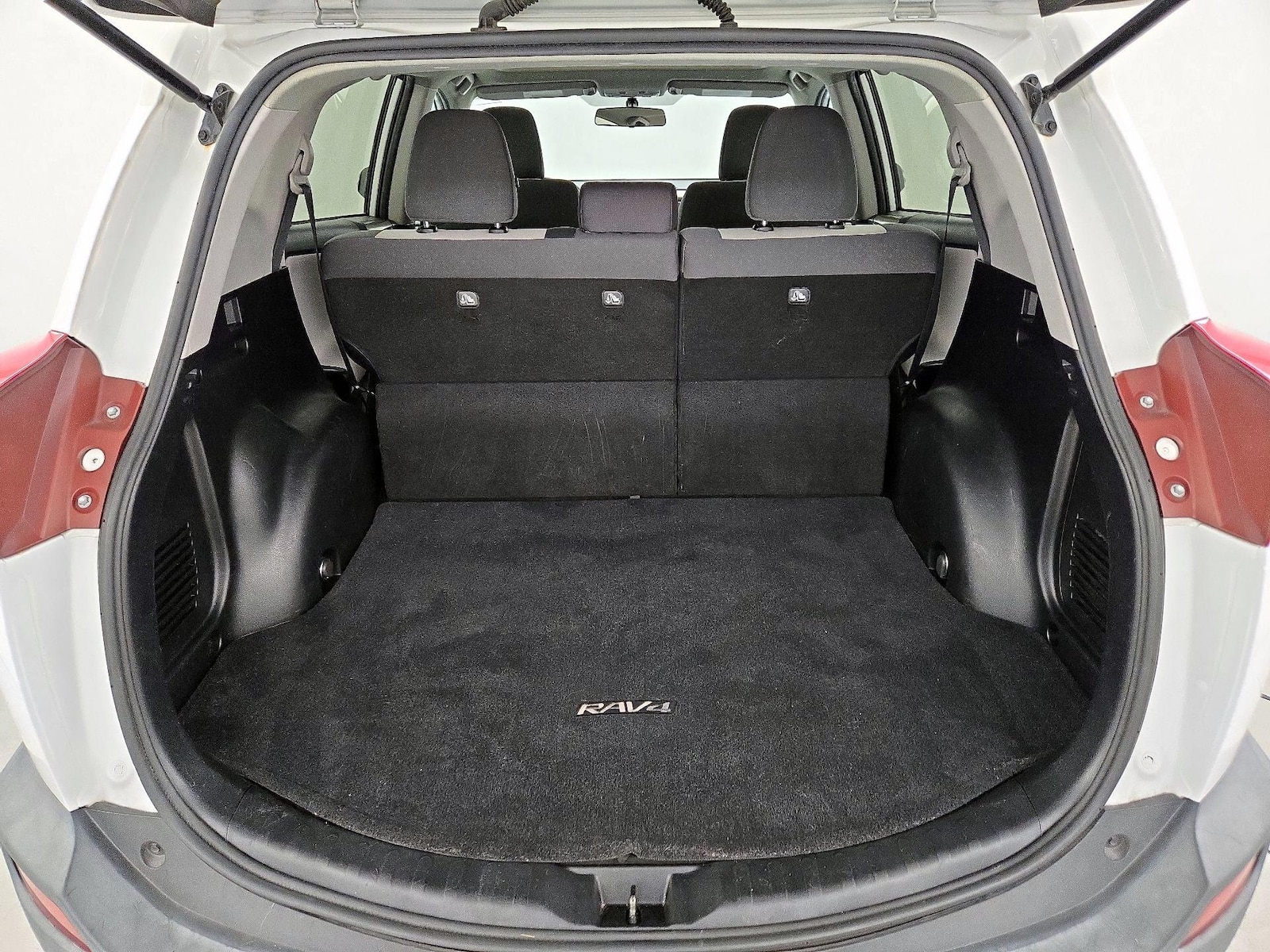 2015 Toyota RAV4 XLE - Photo 22