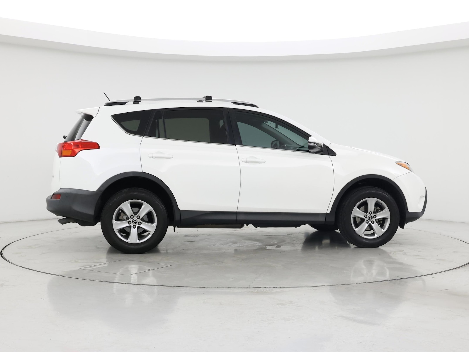 2015 Toyota RAV4 XLE - Photo 8