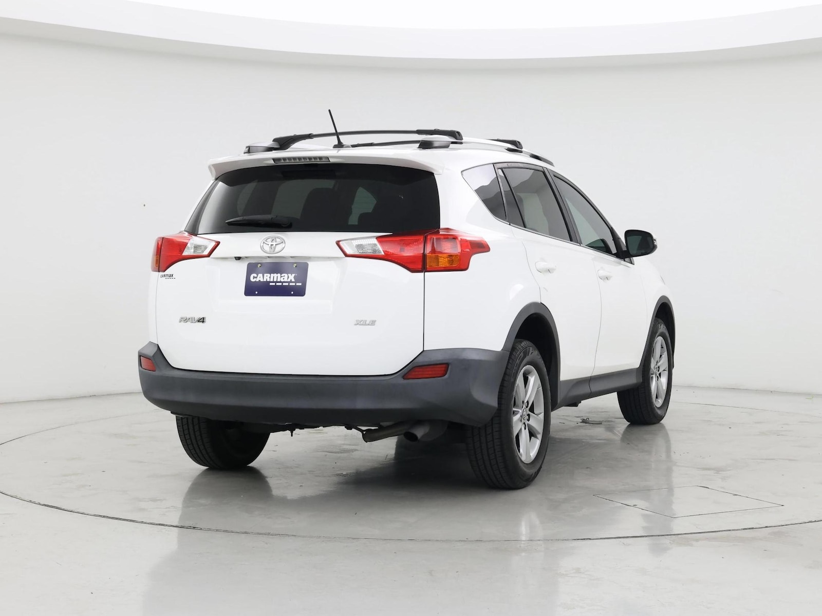 2015 Toyota RAV4 XLE - Photo 9