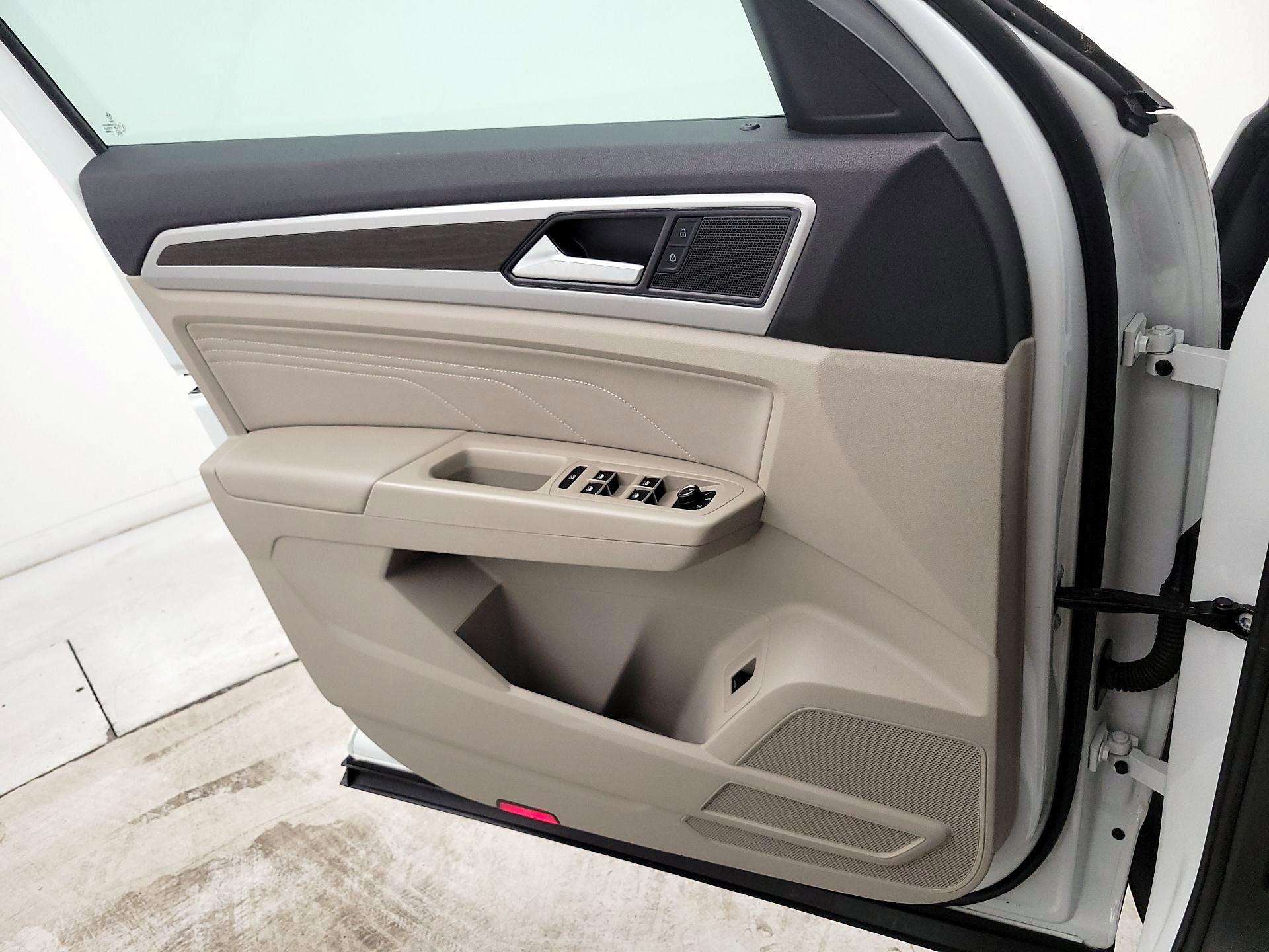 Thumbnail: 2022 Volkswagen Atlas - 12