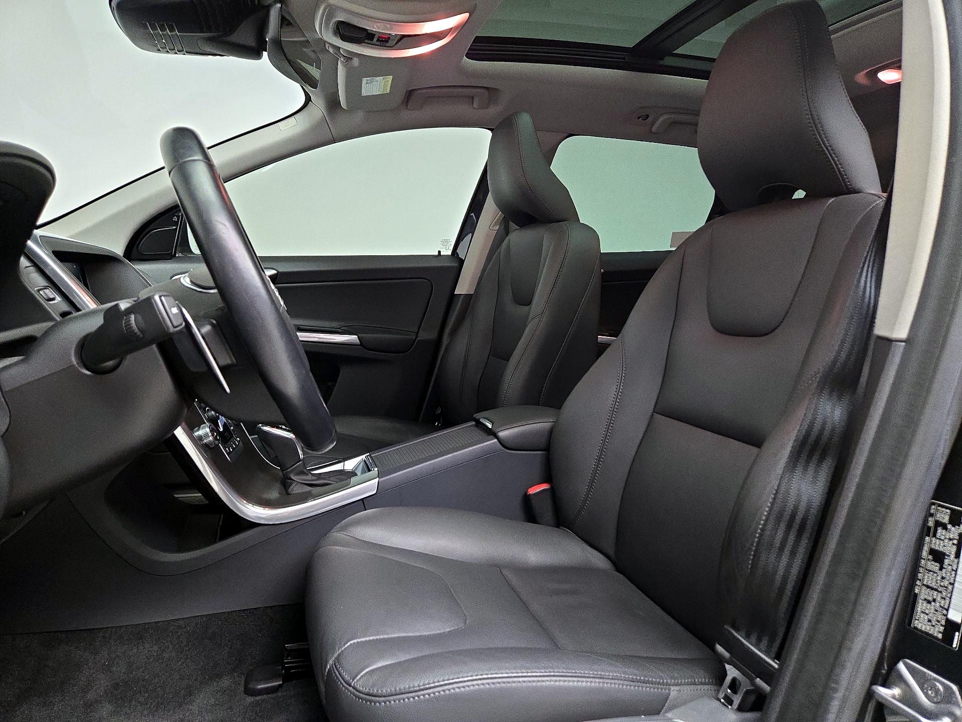 Thumbnail: 2015 Volvo XC60 - 11