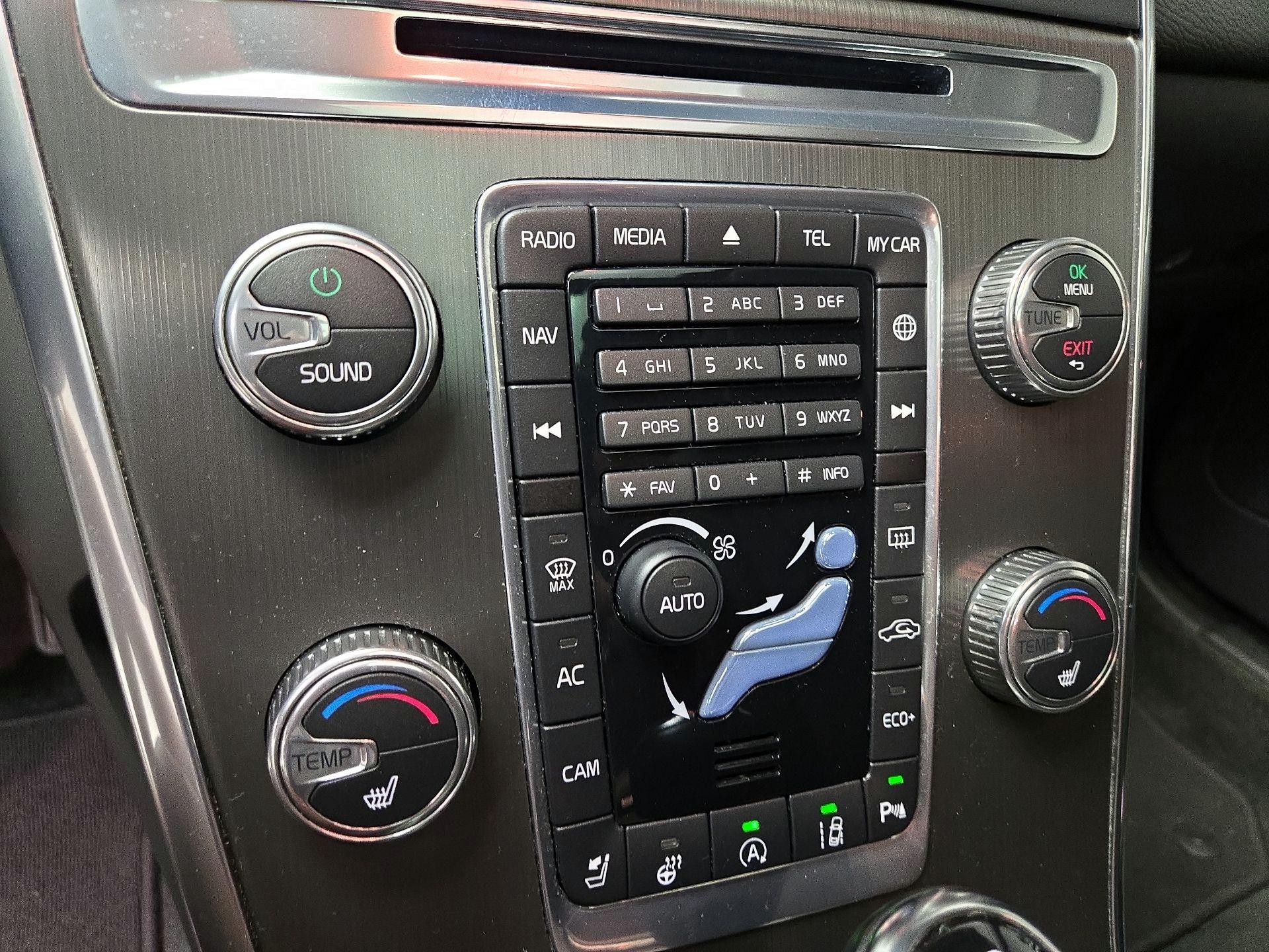 Thumbnail: 2015 Volvo XC60 - 17